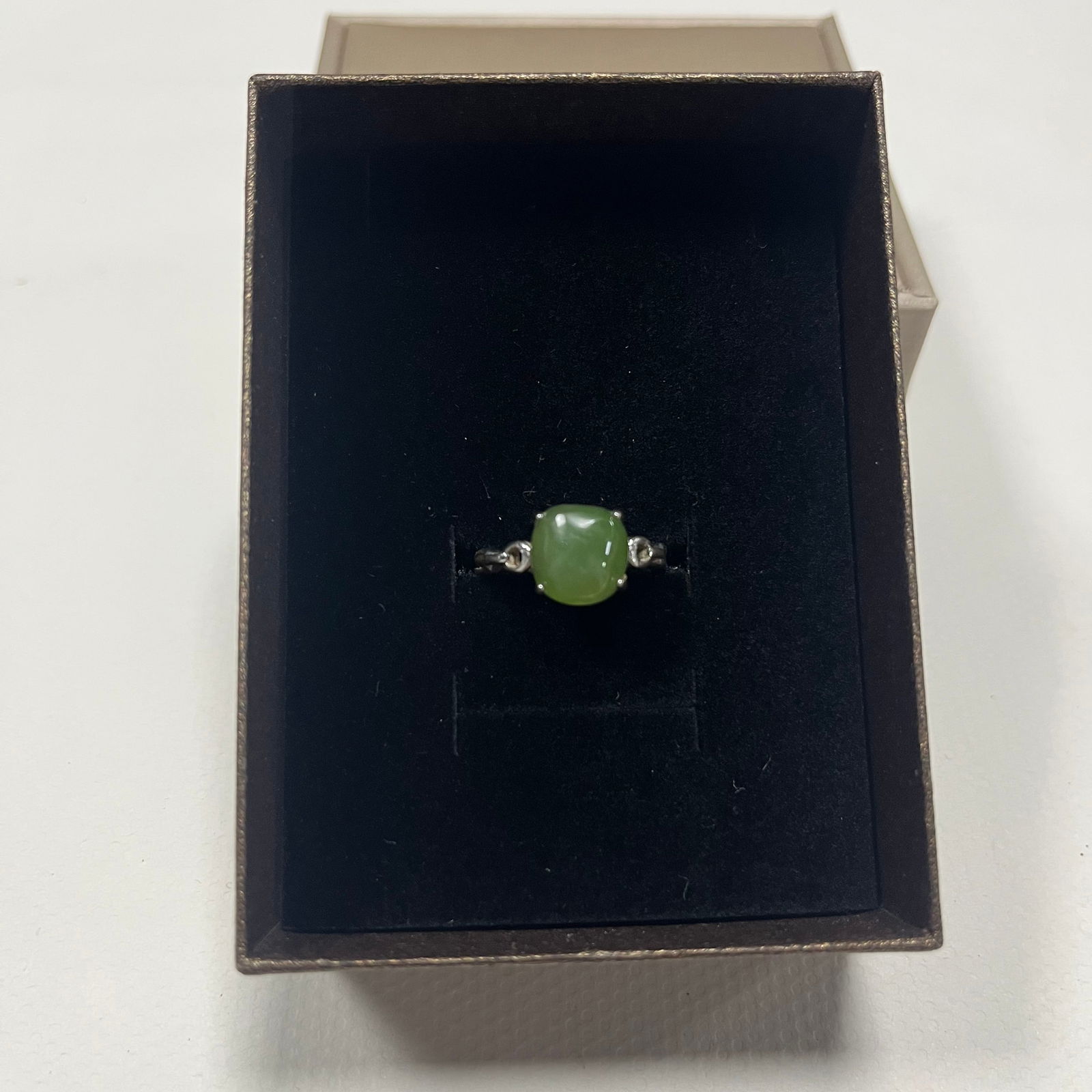 925 sterling silver ring inlaid with Hetian jade, adjustable.: 925 sterling silver ring set with Hetian jade, adjustable. Ring face size 10x10mm.