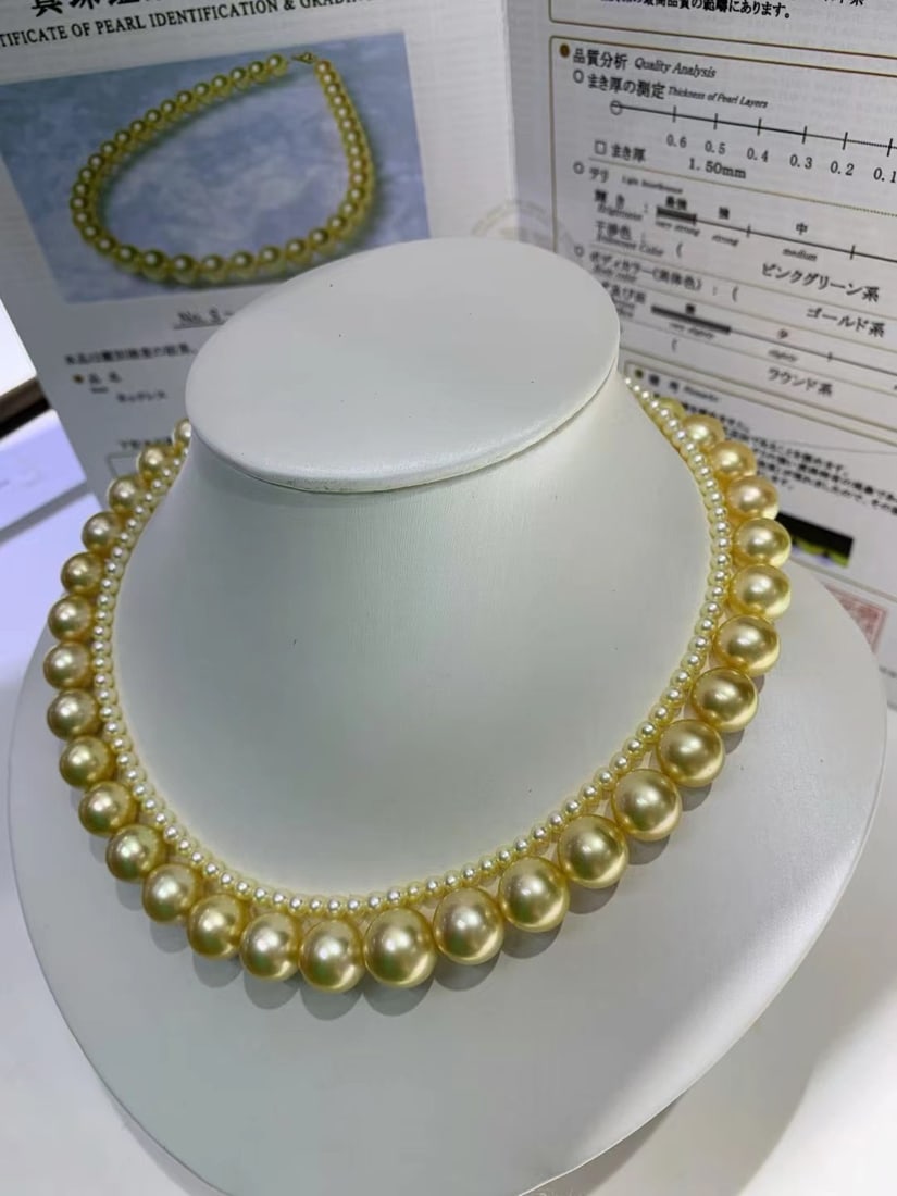 Natural pearl necklace, gold: Natural gold pearl necklace. Layered with tea gold Baby Queen style, Baby necklace 3-4mm + 12-10mm. M-sized, perfectly round, almost flawless tea gold, very bright gold color, exceptionally smooth.