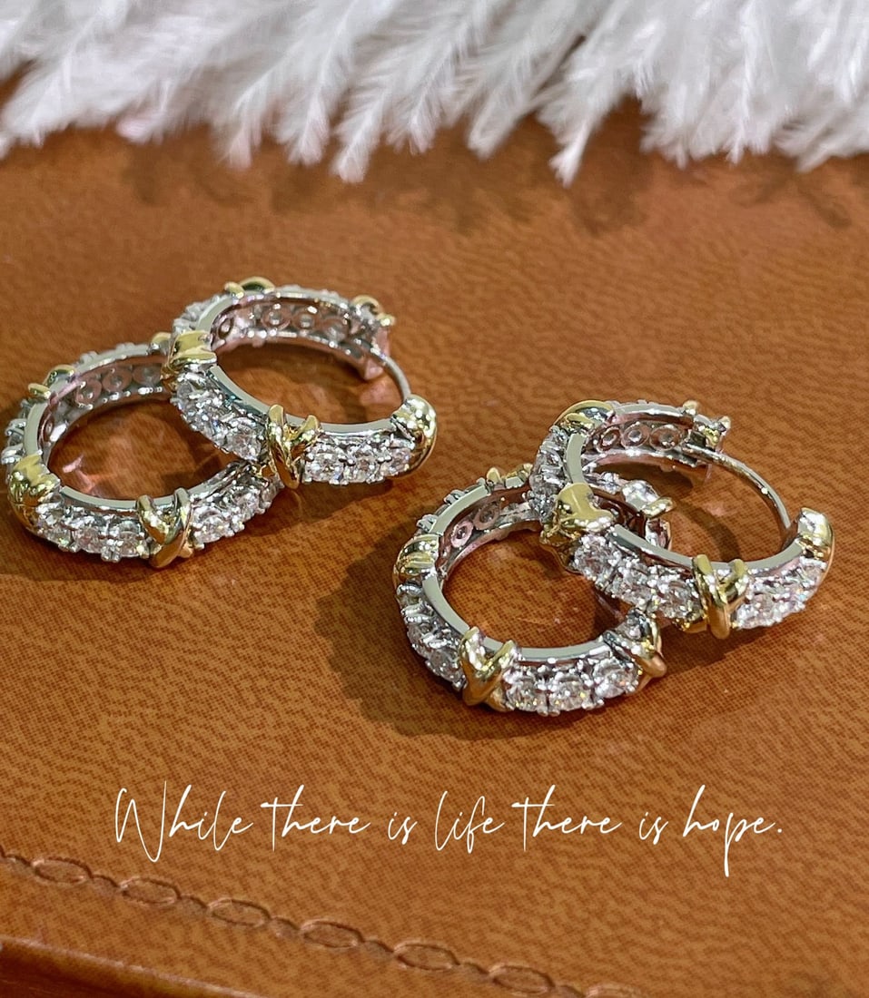 18k Gold Natural Diamond Earrings: These earrings perfectly blend elegance with a modern touch, crafted from 18k yellow gold and set with natural diamonds. The design exudes a delicate charm, making it a versatile accessory for any