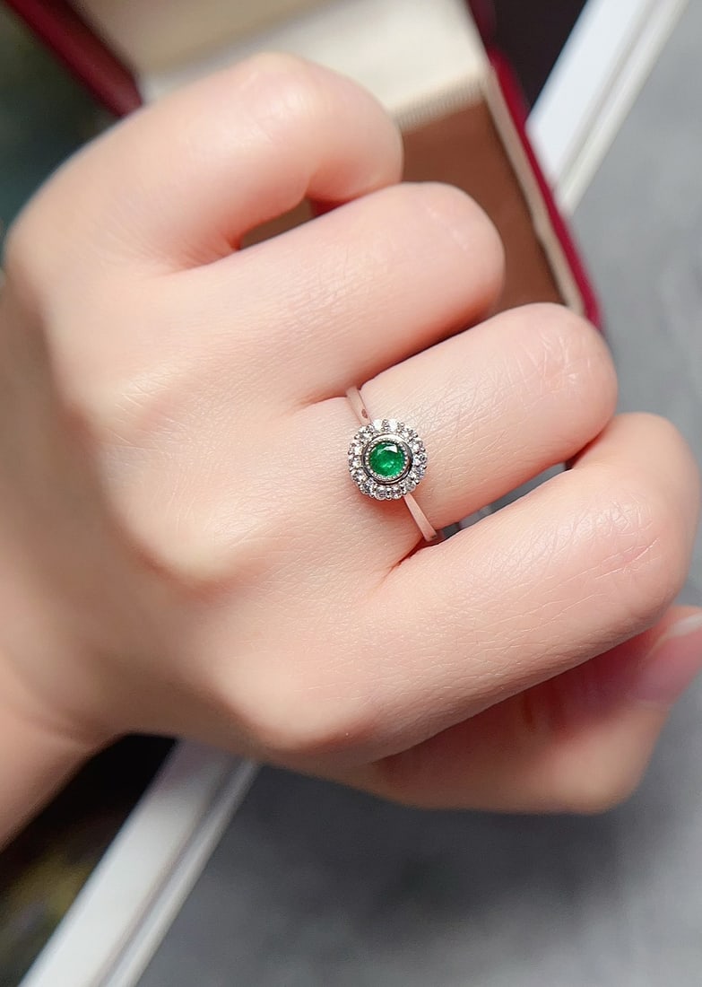 18k Gold Emerald Ring - 5