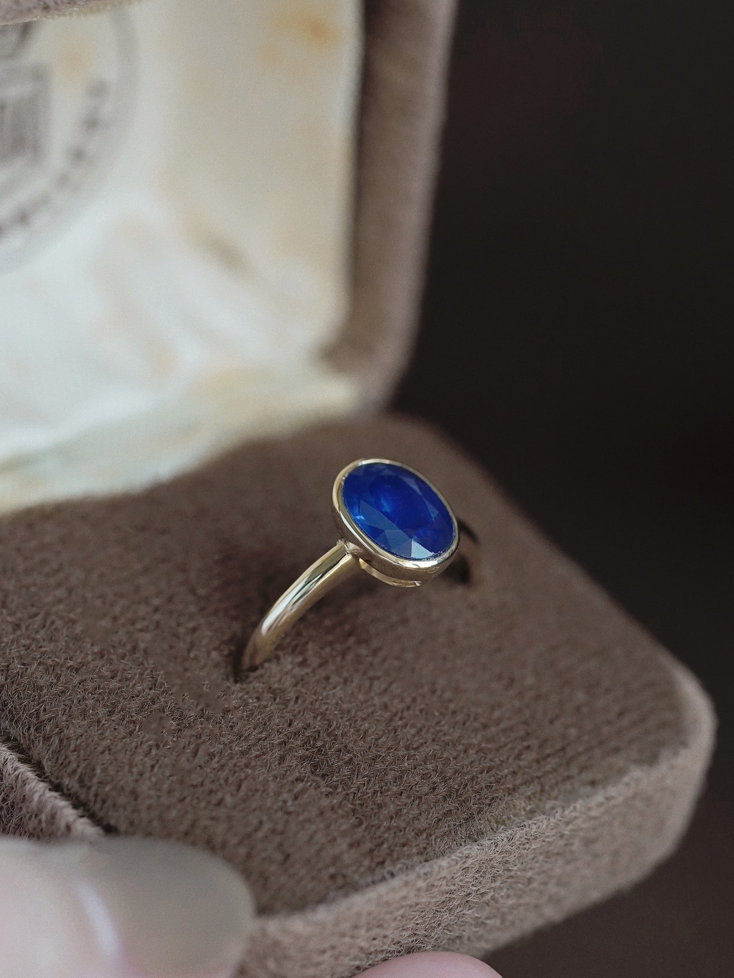 18k Sapphire Ring - 8