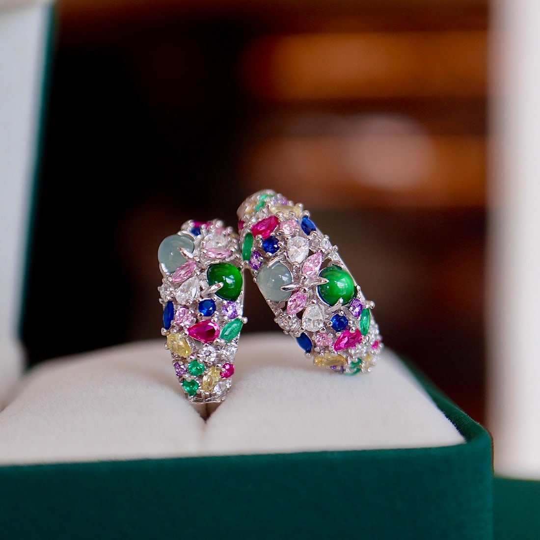 S925 Silver Natural Jade Earrings: This earring features exquisite natural jade as the main stone, set in pure silver, showcasing an elegant charm. The harmonious combination of yang green and blue water jade creates a captivating allu