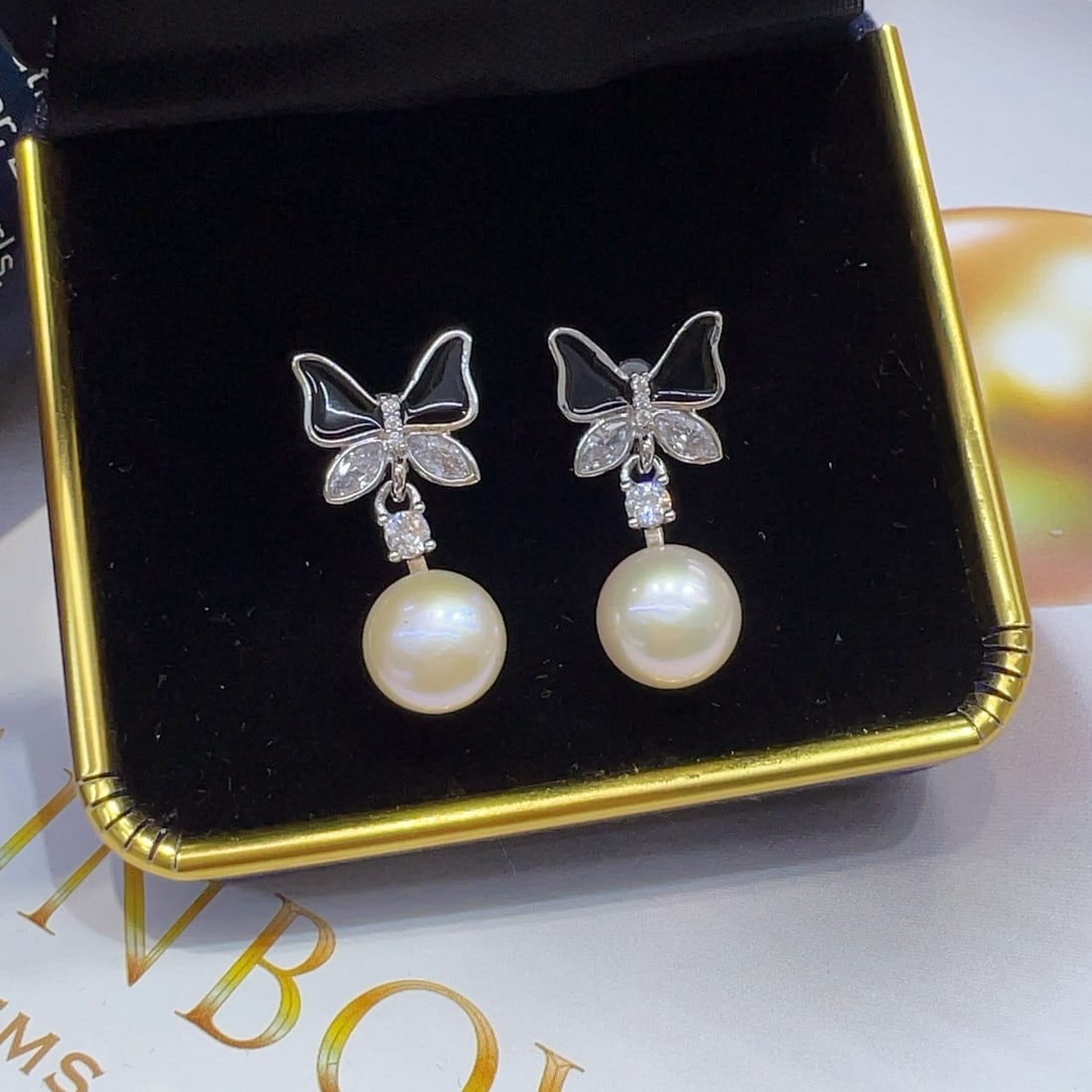 S925 Silver Freshwater Pearl Earrings: These earrings capture the essence of elegance with their minimalist design, featuring natural freshwater baroque pearls that exude natural charm. The 8-9mm pearls are full and flawless, perfectly rou