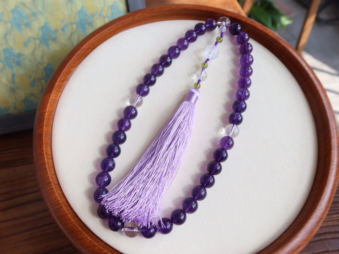 Natural amethyst prayer beads: This exquisite amethyst rosary is a versatile piece that can be used for personal meditation or as a car decoration. It features 36 carefully crafted beads, each approximately 12mm in size, imbued