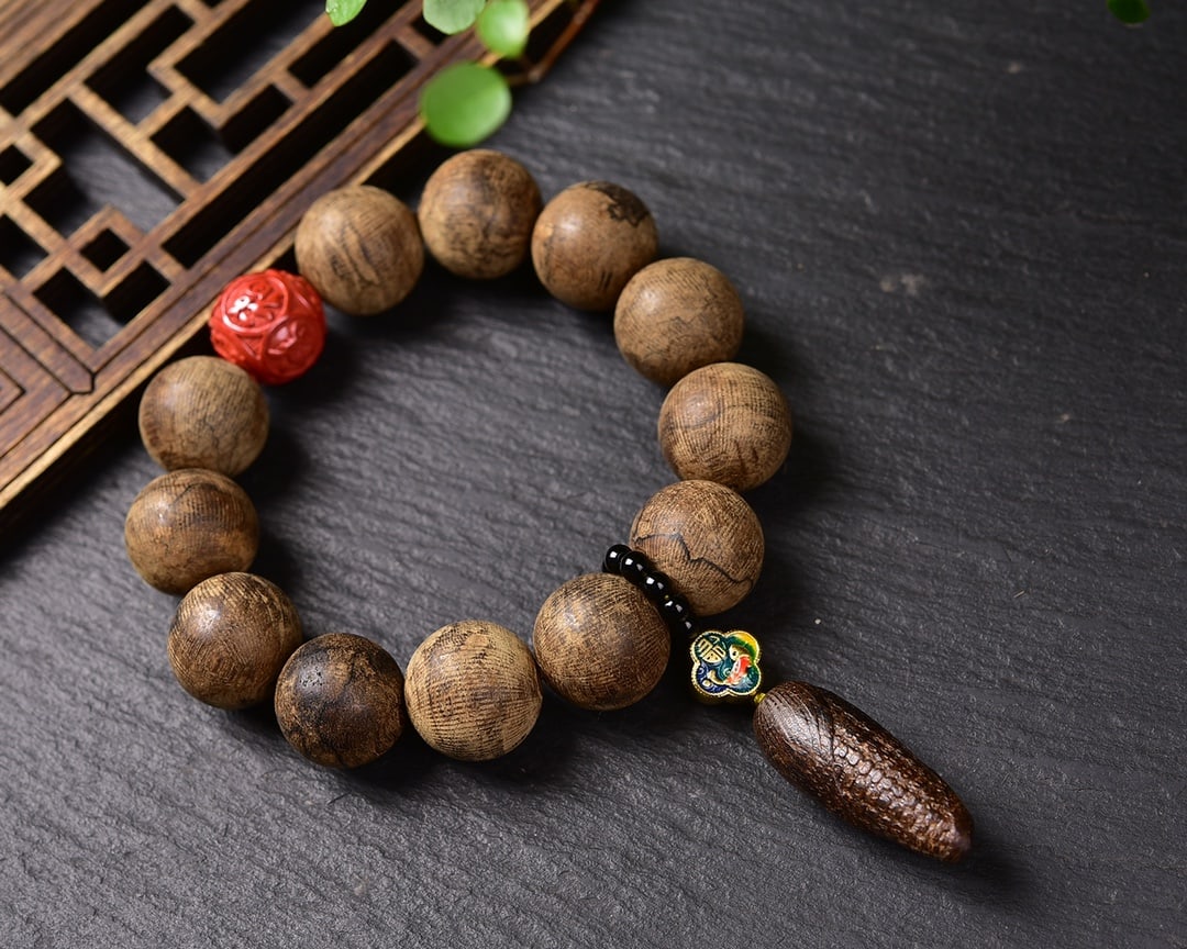 Agarwood bracelet: This exquisite agarwood bracelet is a masterpiece of craftsmanship, carefully handcrafted from a single piece of high-quality agarwood. Each bead is polished to perfection, emitting a rich and
