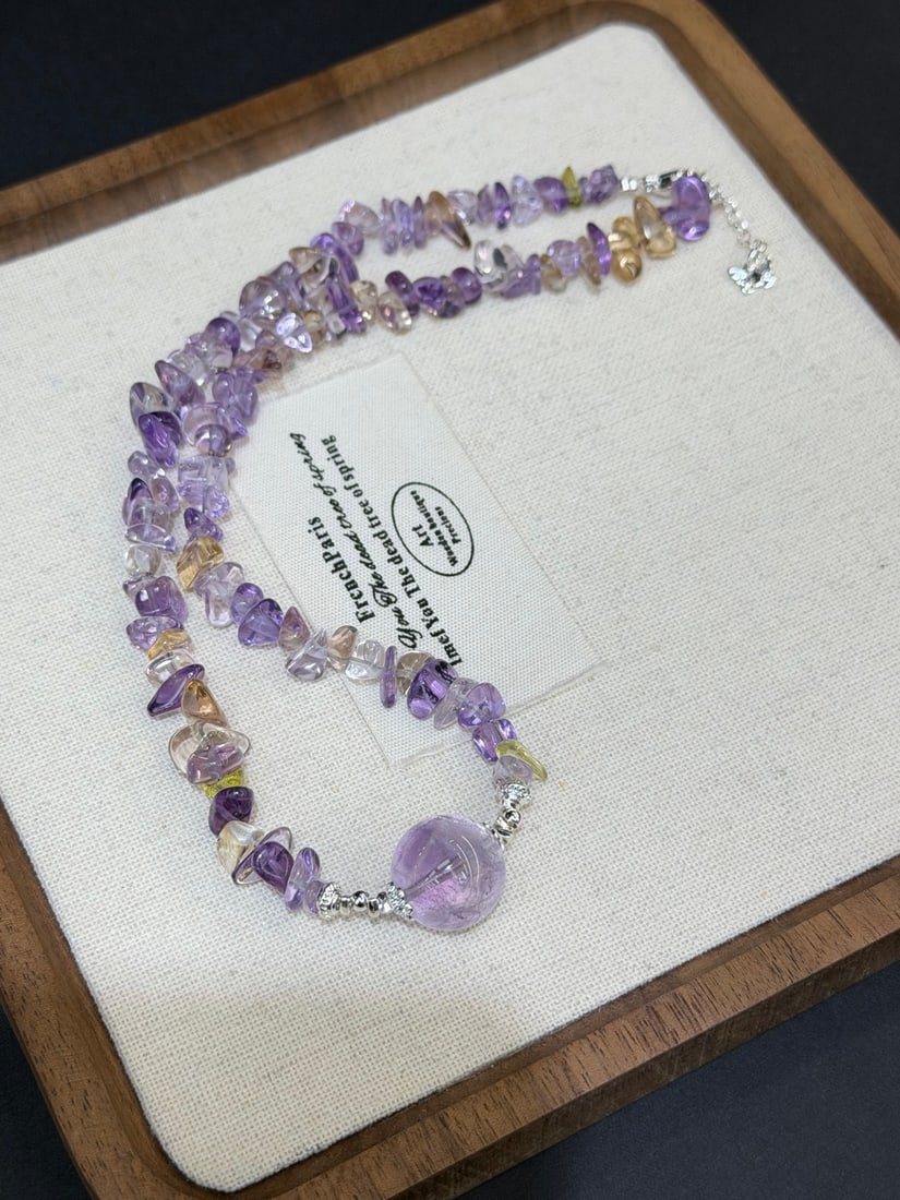 Amethyst Citrine Natural Gemstone Necklace: This necklace features amethyst and chevron amethyst chips as well as amethyst beads at its core, showcasing a fresh, romantic, and energetic beauty. The gradient color of chevron amethyst