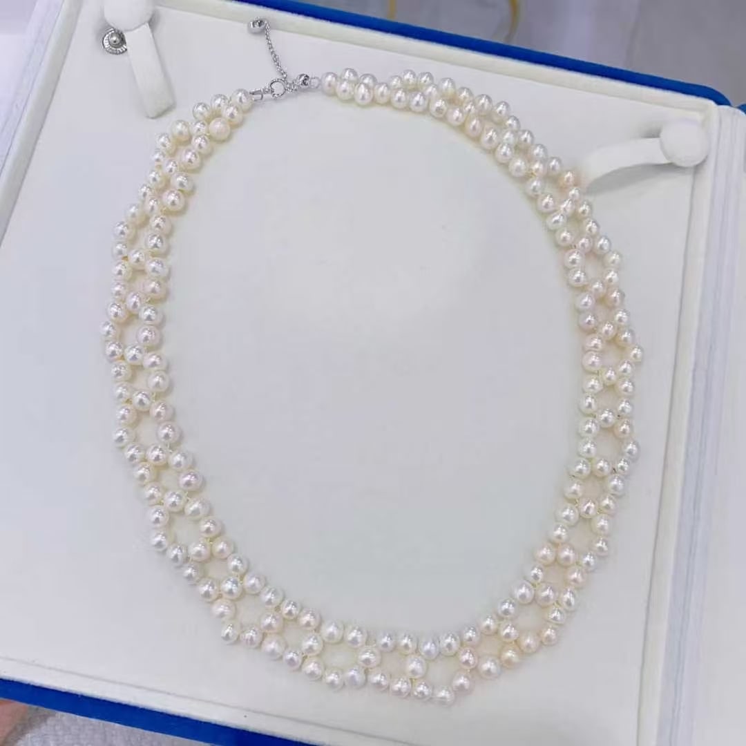 Natural freshwater pearl necklace (1 of 4)