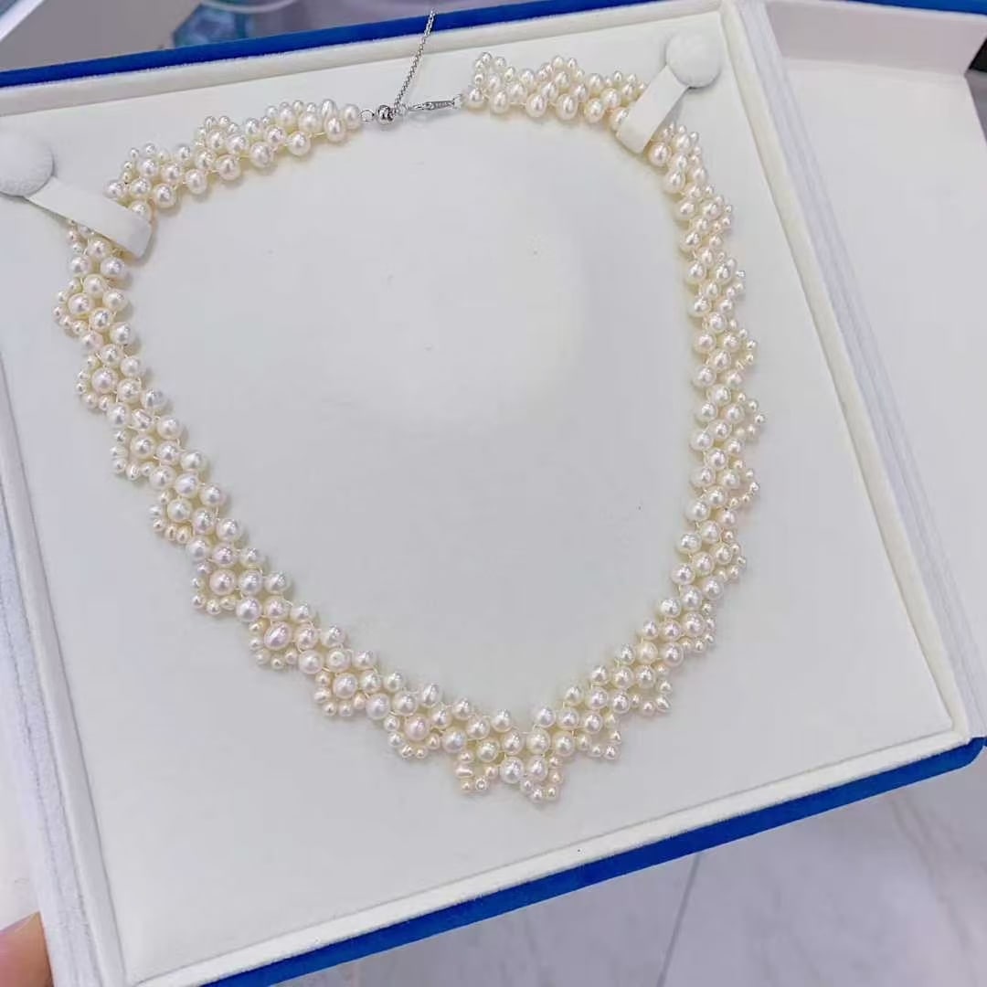 Natural freshwater pearl necklace (1 of 4)