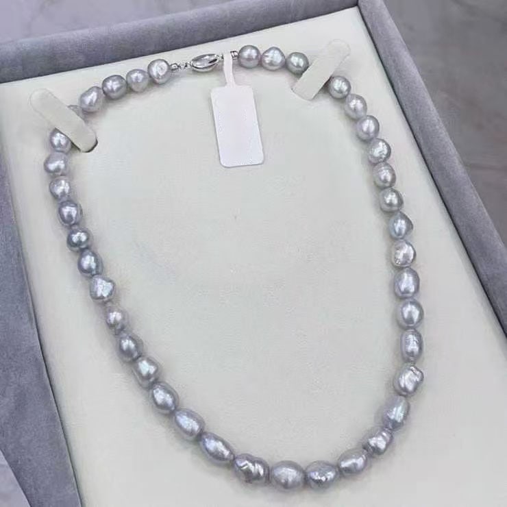 Gray freshwater pearl necklace: This grey freshwater pearl necklace showcases an elegant and charming glow, perfectly complementing the wearer's noble temperament. The strong luster of the pearls and the overall clean surface, resem