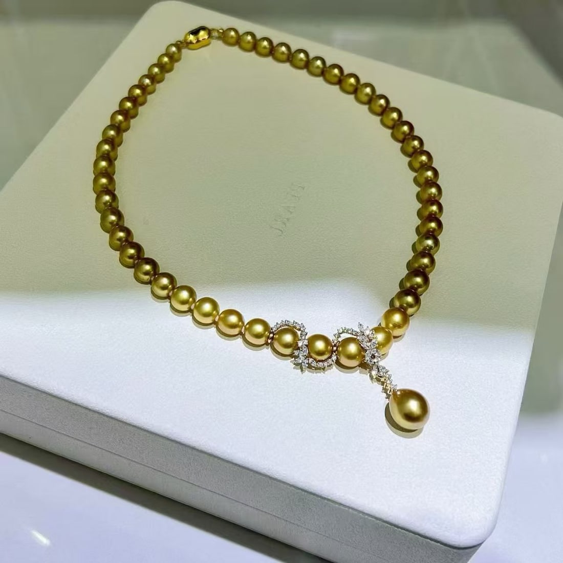 18K Gold Pearl Necklace: This pearl necklace perfectly presents a sense of luxury with its rich golden color and natural bright golden-green pearls, resembling two lovers entwined together, showcasing unparalleled romance and