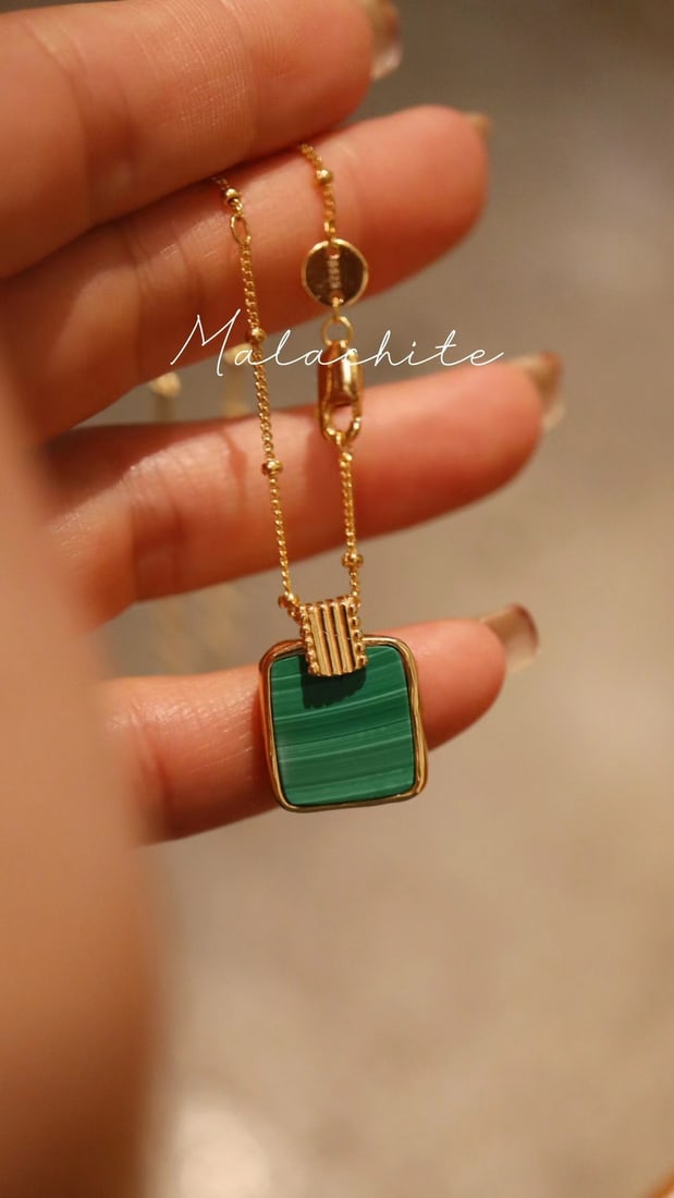 Peacock stone necklace: This peacock stone necklace stands out for its unique design, perfectly showcasing the wearer's distinctive taste. The natural color of the peacock stone resembles a masterpiece of nature, giving this