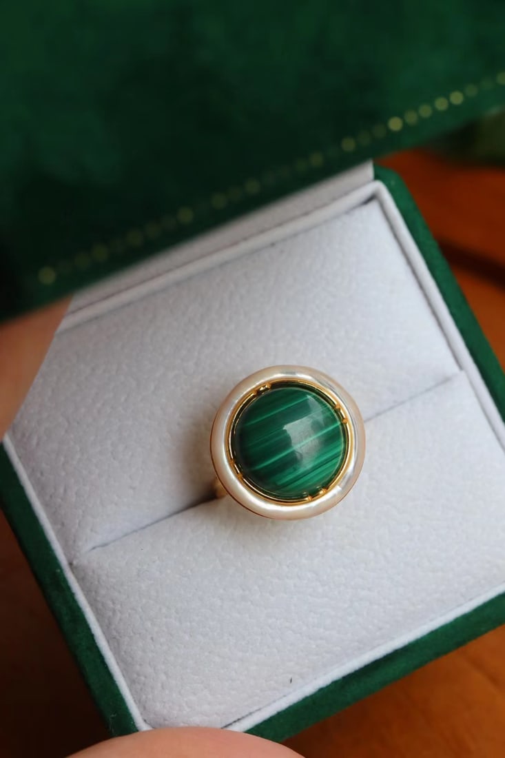 925 Sterling Silver Gold Plated Malachite and Mother-of-Pearl Ring: This peacock stone and white mother-of-pearl ring showcases unparalleled nobility and elegance with its rich peacock green hue. Peacock stone is known as the stone of wealth, and its deep color seems