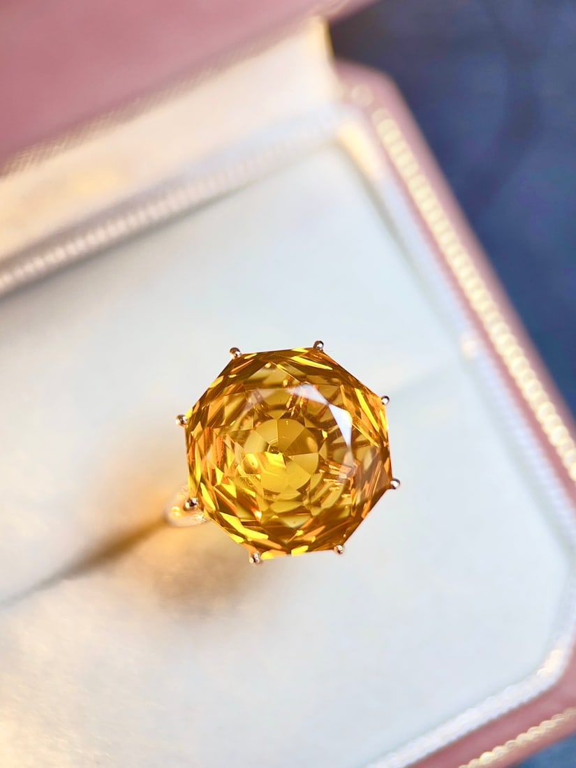 18K gold yellow crystal ring: This 18K gold yellow crystal ring is captivating with its rich color and high clarity of the crystal. Yellow crystal symbolizes wealth and good luck, wearing it on your finger adds a dazzling touch