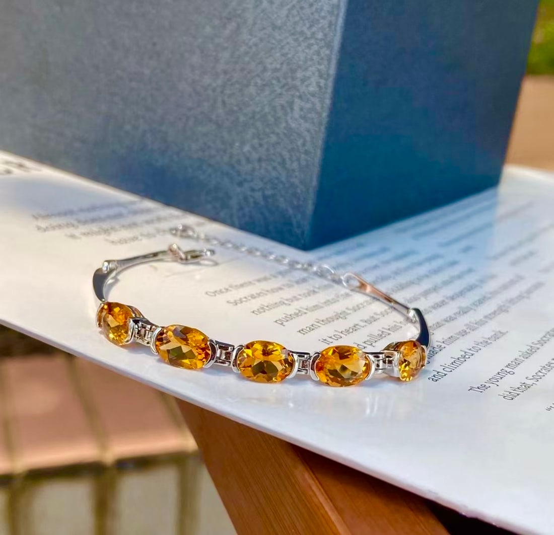 925 silver yellow crystal bracelet: This bracelet is like capturing the sweetness and radiance of small kumquats on the wrist, showcasing a unique minimalist and eye-catching style. The natural yellow crystal emits a charming luster, pe