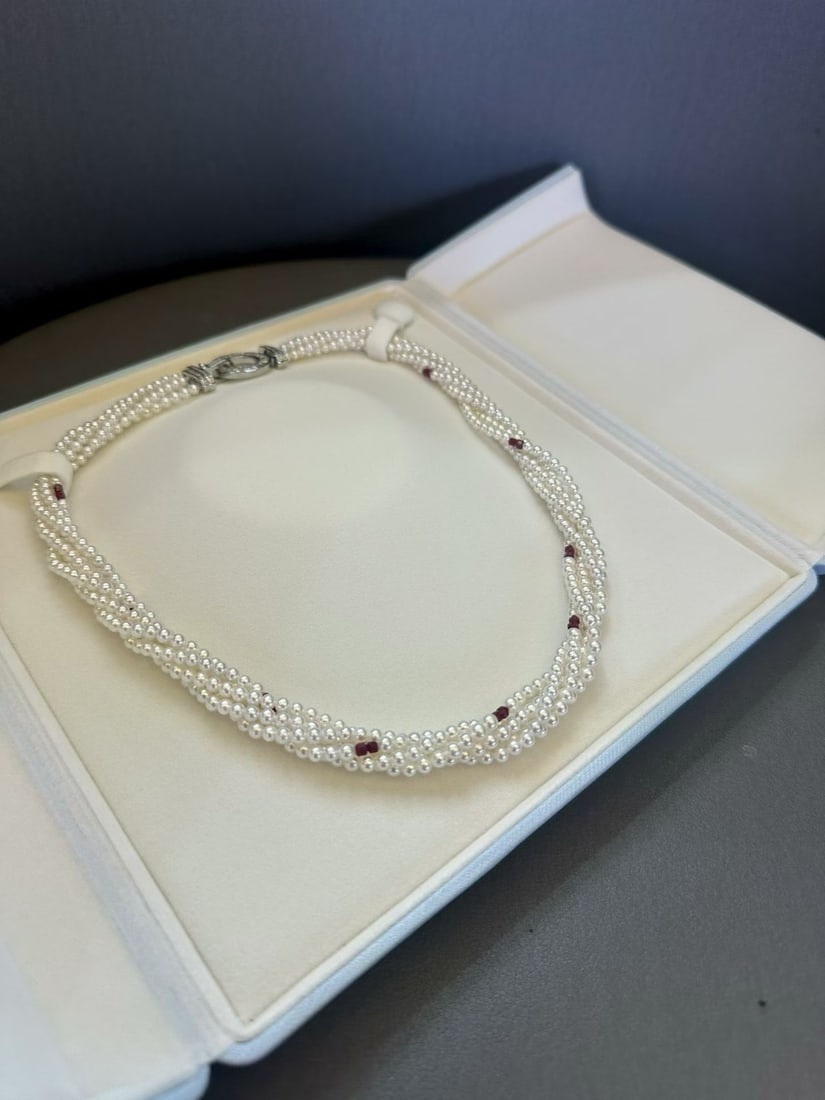 Pearl and ruby multi-layer necklace: This pearl and ruby multi-layer necklace features a unique design with five layers, creating a sense of depth and luxury when worn. The extended length allows you to wrap it around freely, showcasing