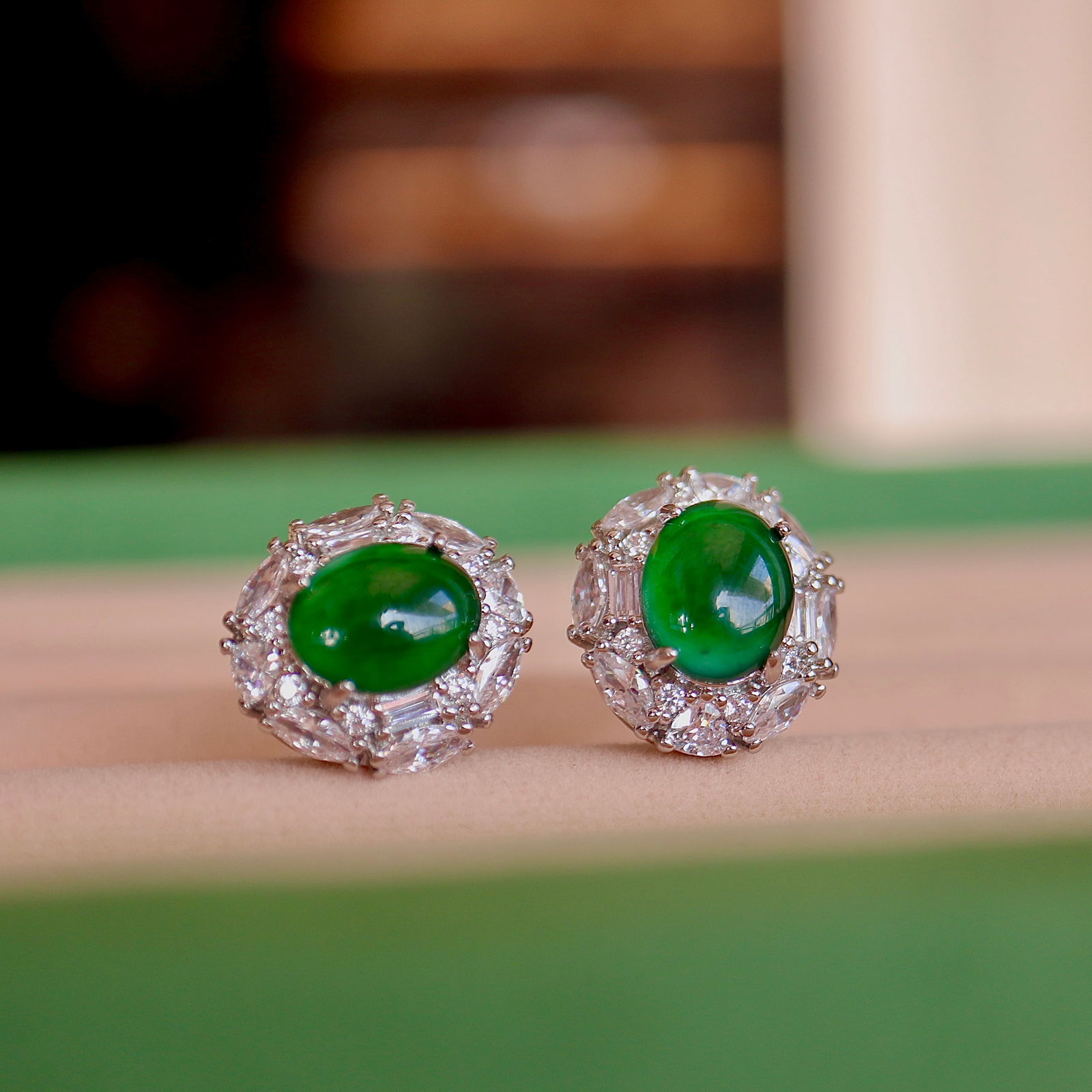 Jadeite earrings: This Jadeite stud earring showcases unparalleled elegance with its simple design and exquisite inlay craftsmanship. It is full of green color, with rich and uniform color, captivating at first sight.