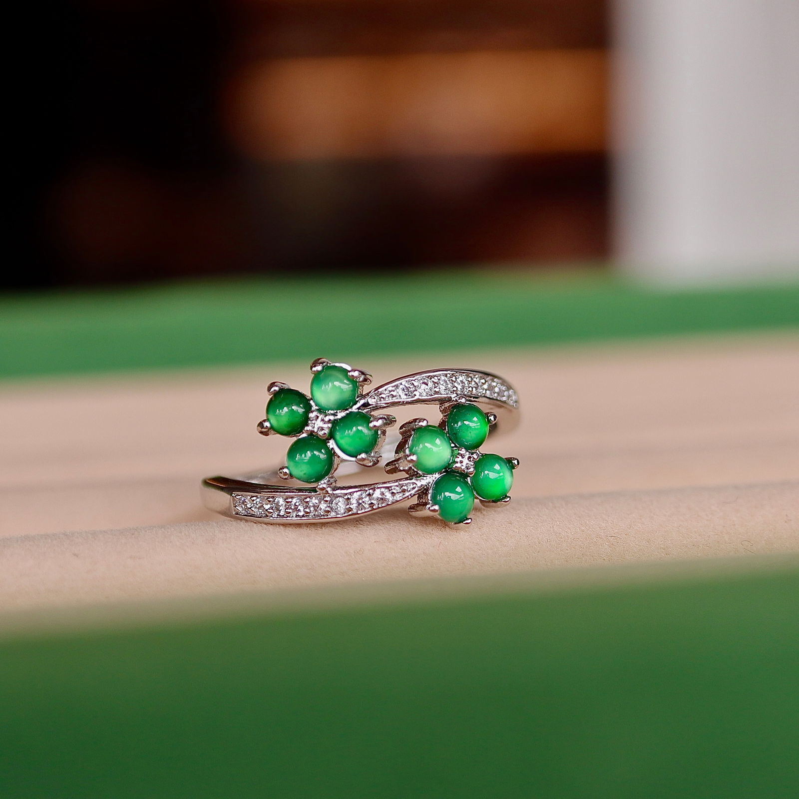 Jadeite double four-leaf clover ring: This natural jadeite double four-leaf clover ring, like a gift from nature, showcases unparalleled elegance and nobility with its high ice yang green jadeite's crystal clearness and the rich color of