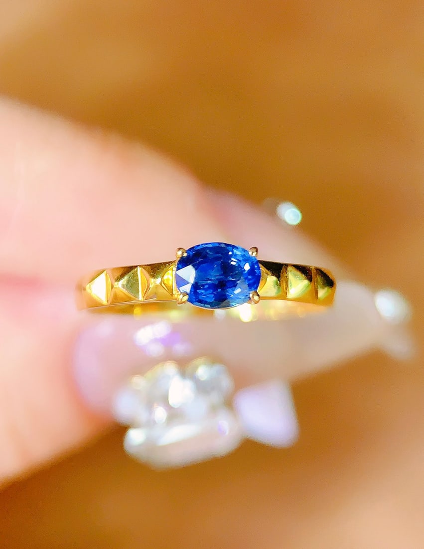18K gold sapphire ring (1 of 6)
