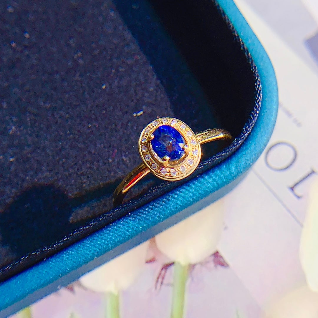 18K gold sapphire ring: This 18K gold sapphire ring instantly captures the heart with its dazzling brilliance, making it love at first sight. The deep hue of the sapphire complements the sparkling diamonds, exuding an