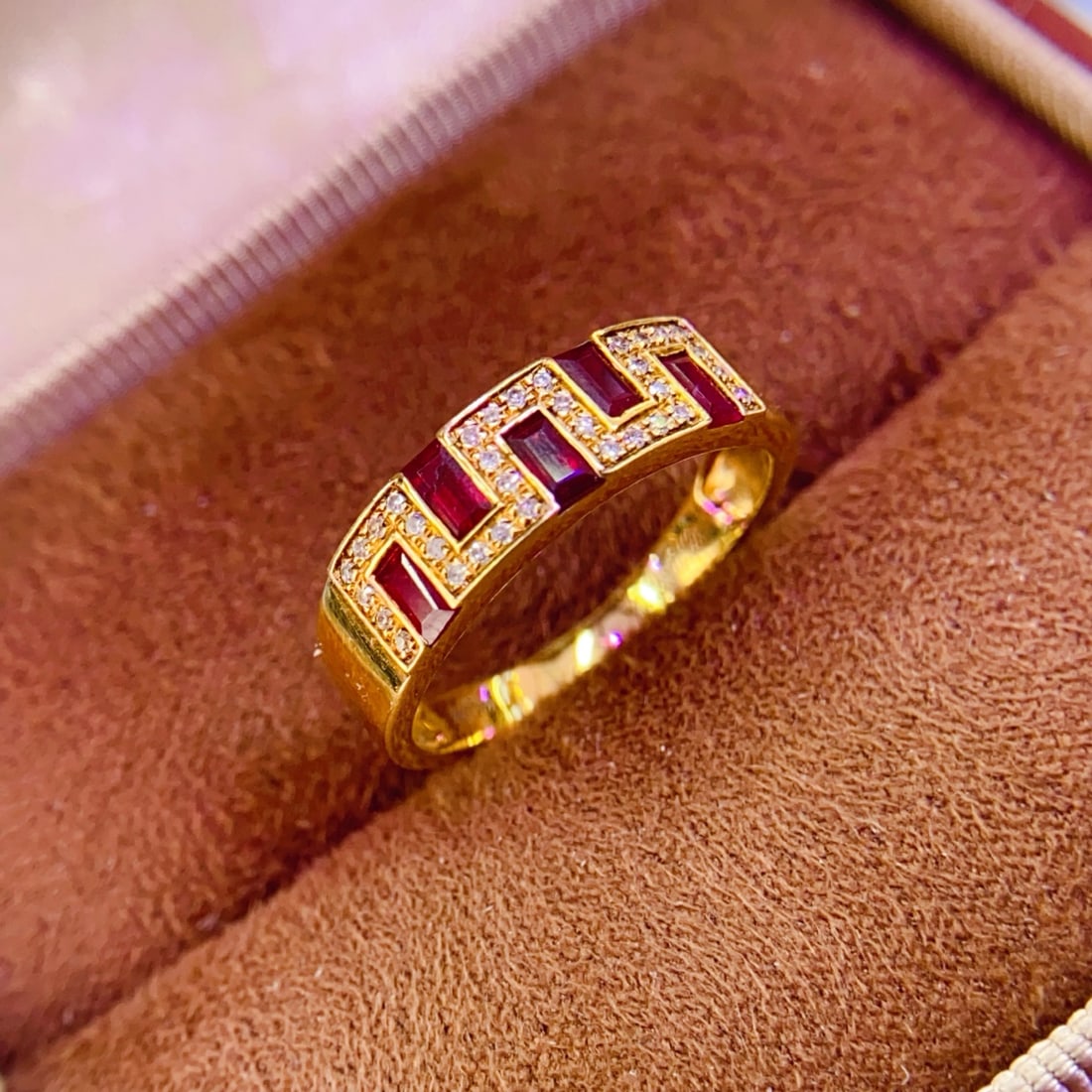 18K gold ruby ring with diamond setting - 2