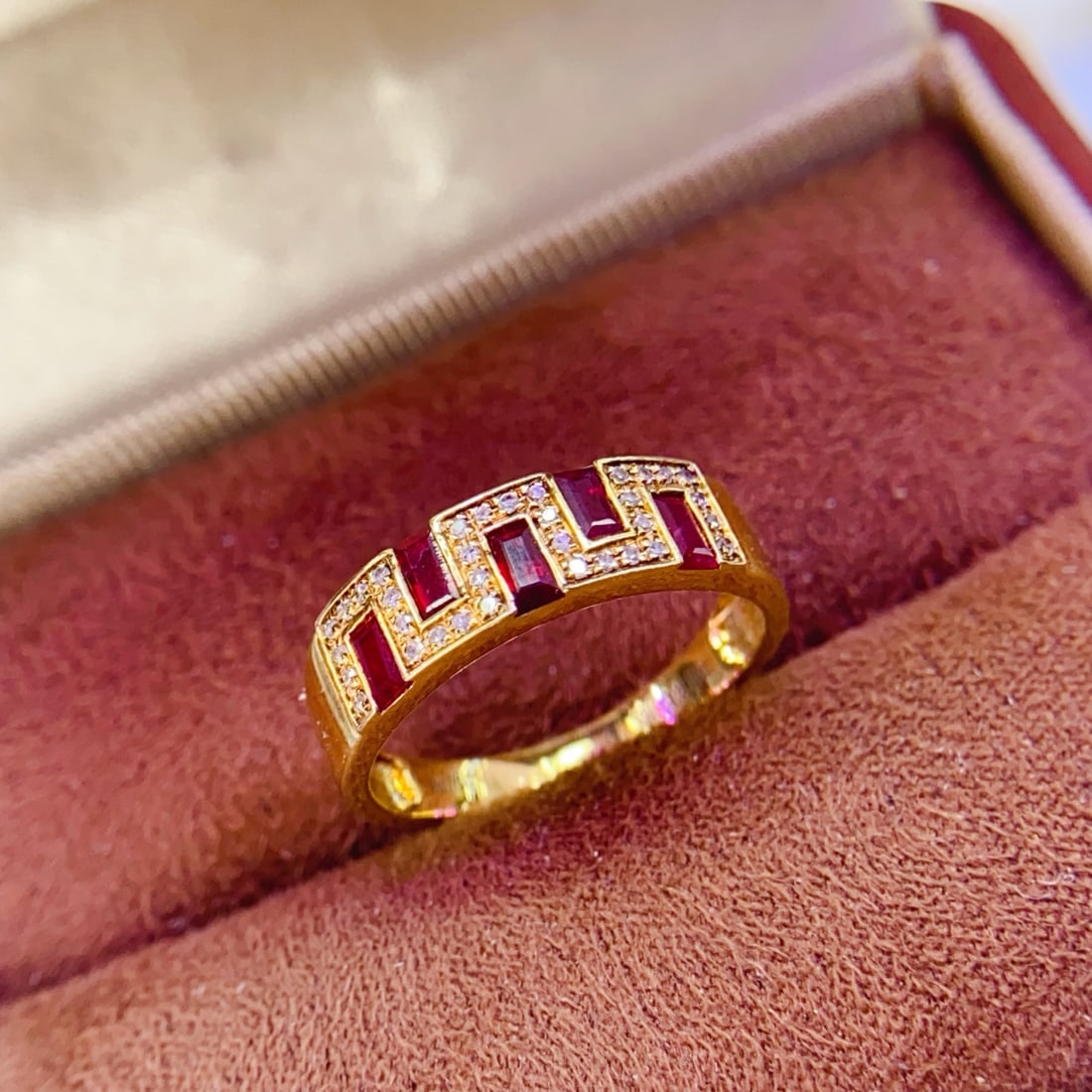 18K gold ruby ring with diamond setting - 5