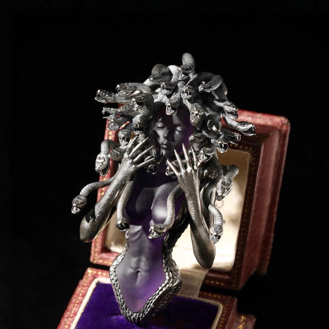 Mystical Medusa Solid Silver + Amethyst Pendant: A custom-made pendant featuring Medusa from Greek mythology, crafted in solid silver (S925 stamped) and set with natural amethyst. A powerful and mystical artistic piece. Specifications Material: