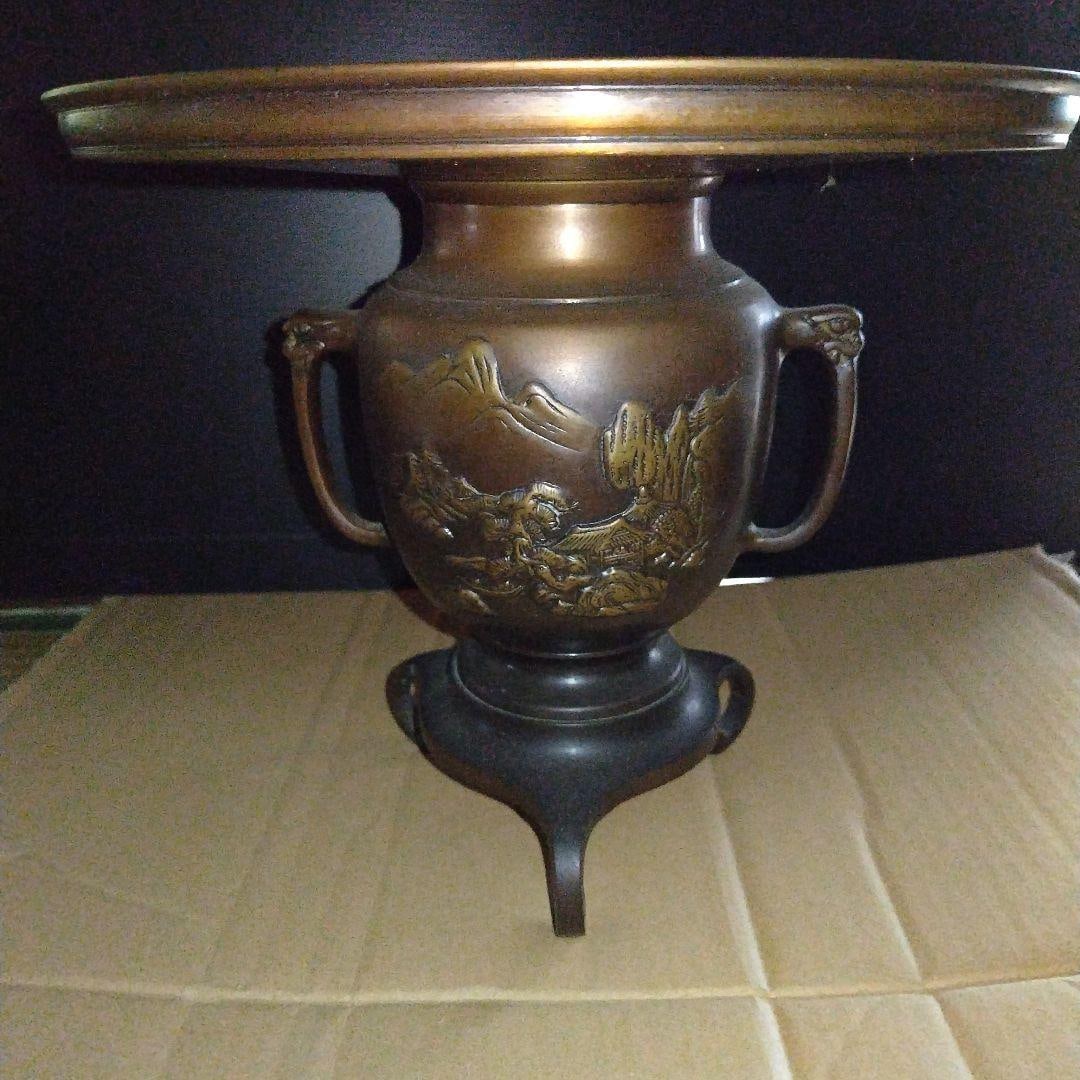 Bronze Usu-bata Flower Vase – Karakane Bronze – Landscape Design – Three-Legged (1 of 3)