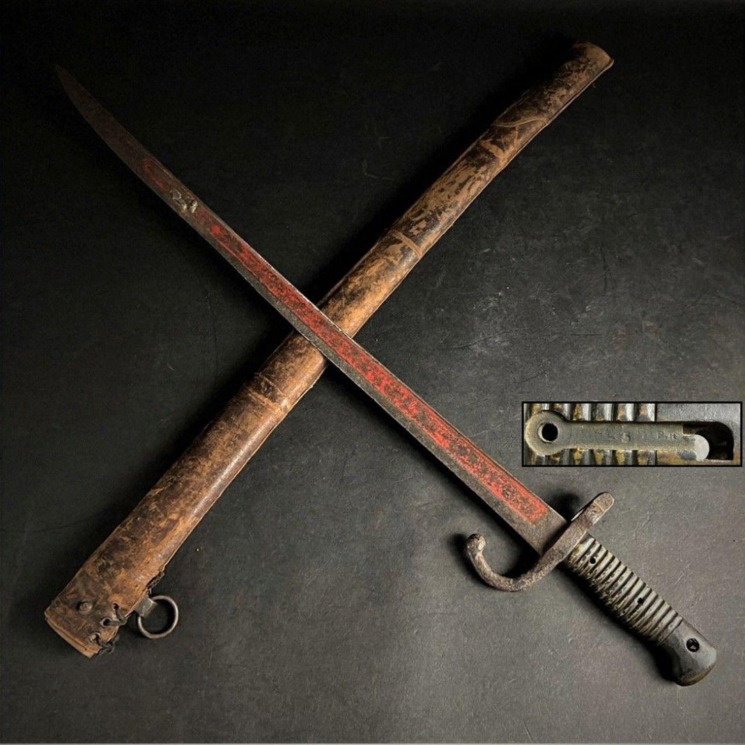 Bakumatsu–Meiji Period Chassepot Bayonet – Imperial Japanese Army Style GuntO Mounting: Description The Chassepot rifle was imported from France to Japan during the late Edo period (Bakumatsu) and was used in the Boshin War. However, due to Japan’s humid climate, it proved difficult to