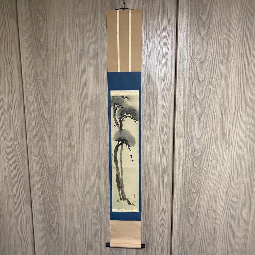 Hanging Scroll – Ogata KOrin Pine Tree – With Tomobako (Original Box): A hanging scroll (kakejiku) featuring a Pine Tree painting by Ogata Korin, presented with its original tomobako (storage box). Dimensions Overall Length: Approx. 155 cm Width: Approx. 21.5 cm A classi