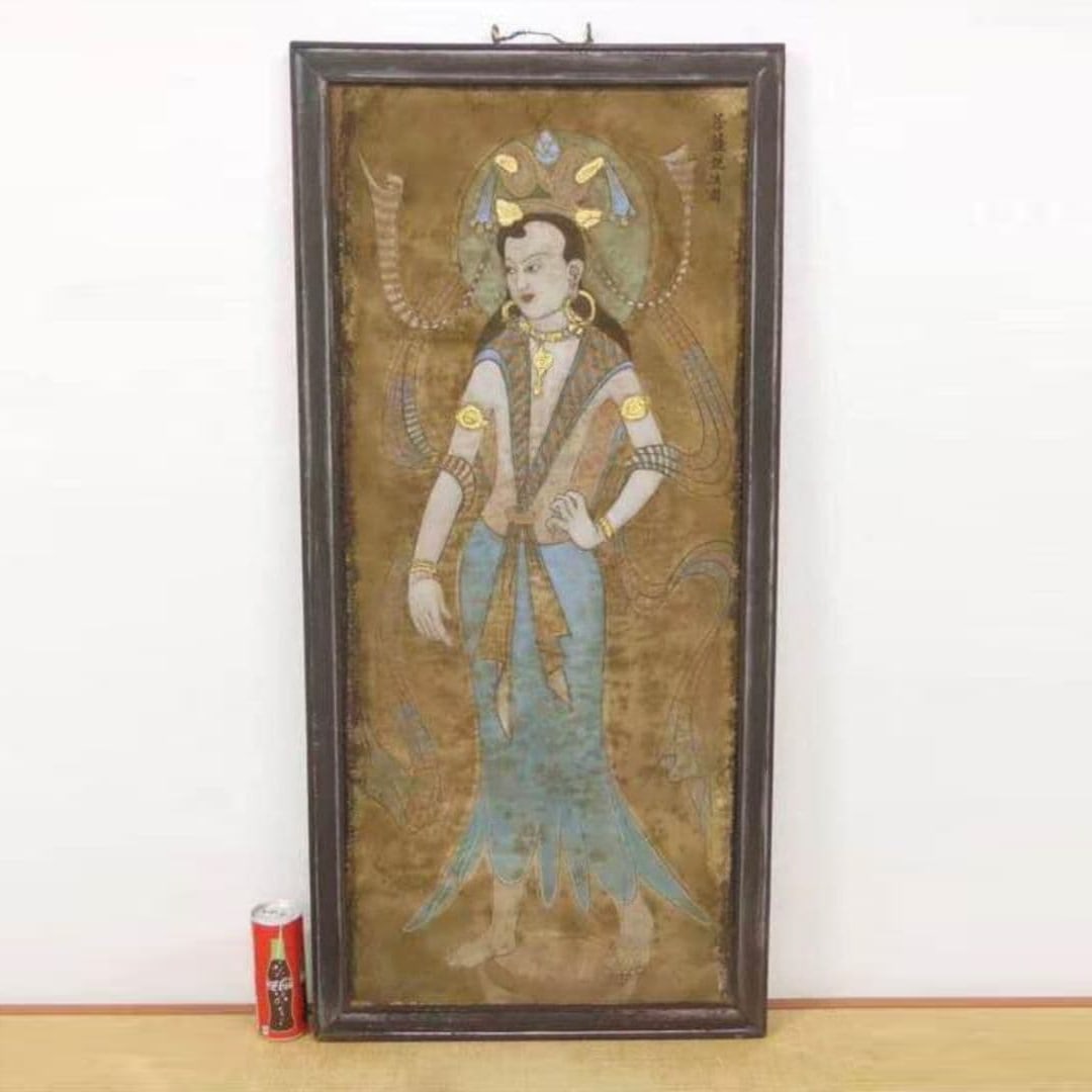 Rare Antique Thangka – Buddhist Deity: Description Type: Thangka (Tibetan Buddhist scroll painting) Origin: Antique, recovered from an old household collection Rarity: Extremely rare and highly valuable, especially in religious and cultura