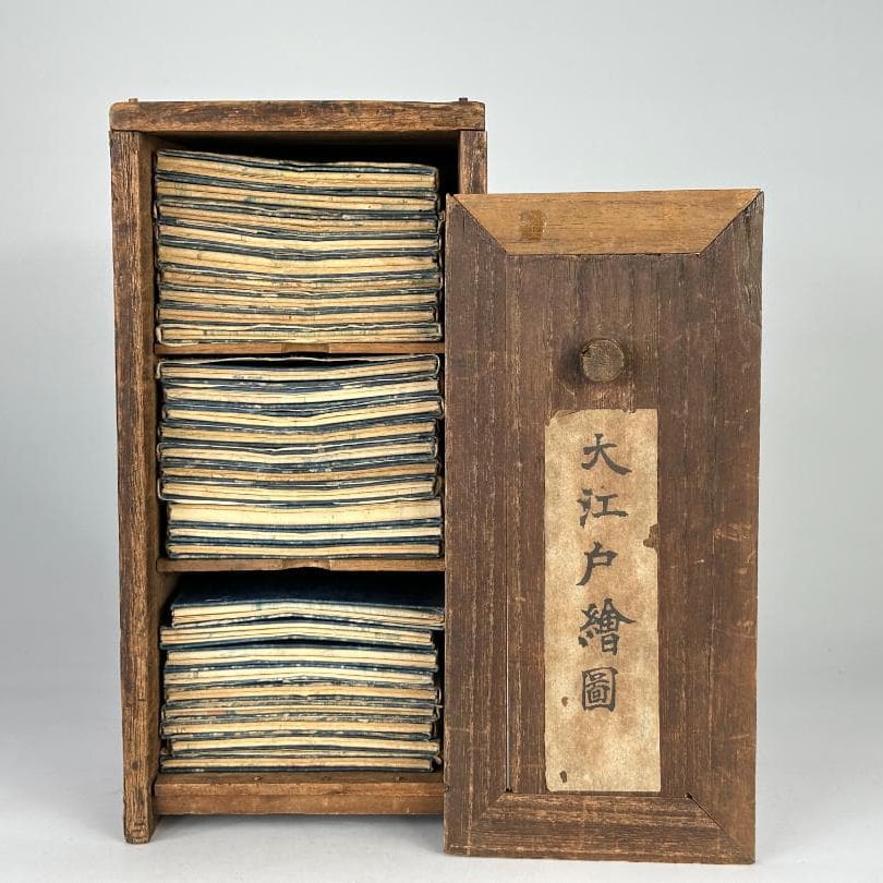Edo Period oedo Maps (Bunkyu 1, 1861) – Set of 28 Volumes: A rare historical set of Edo period illustrated maps and guides of Oedo (Tokyo) dating back to Bunkyu 1 (1861). These are genuine antique books, highly valued by collectors of Japanese art,