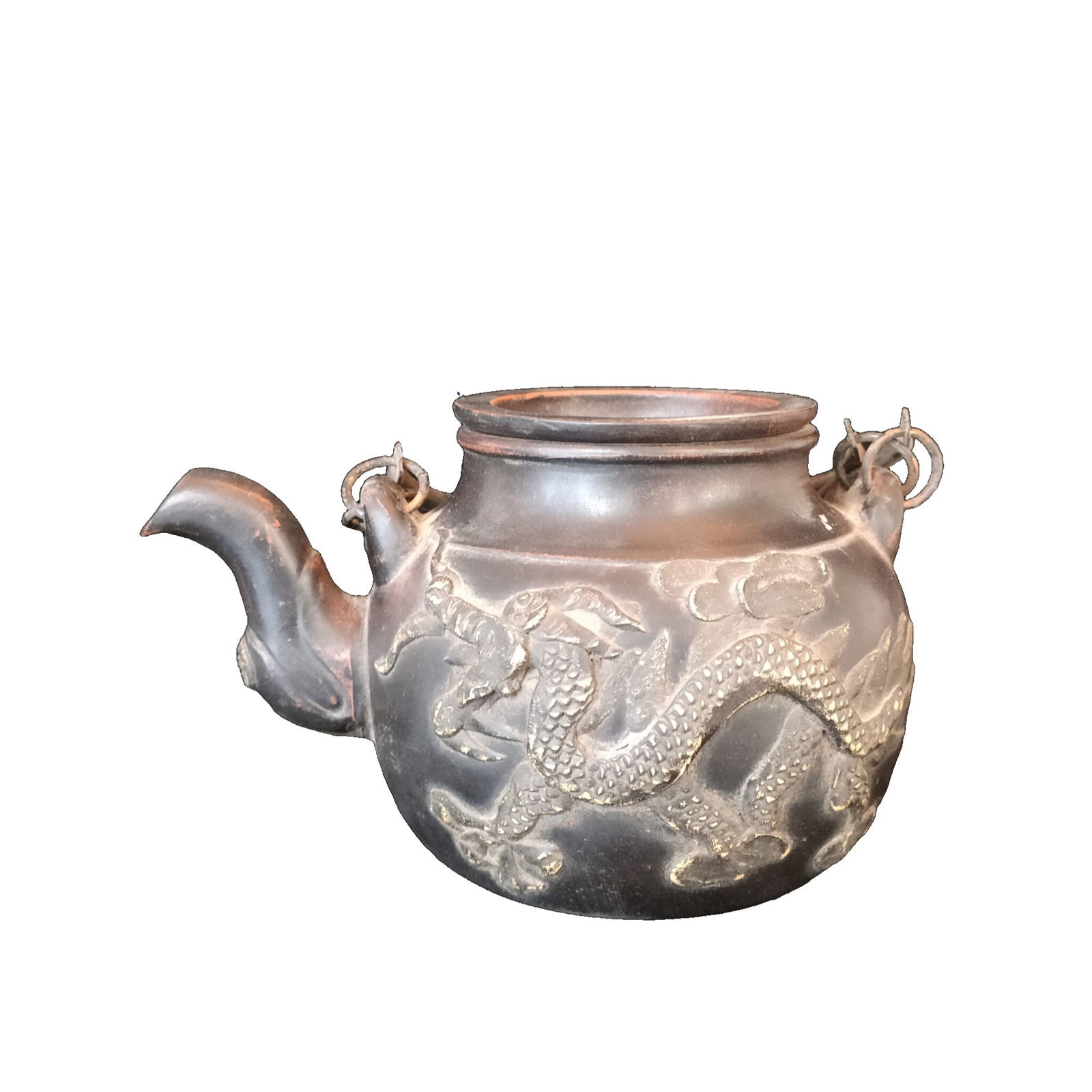 Shi Dabin presented a purple clay teapot with a handle made by Liang Panlong.: Shi Dabin presented a purple clay teapot by the artist Liang Panlong. The design is unique, the patina is rich, and it is well-preserved, measuring 10 cm in height and 16 cm in width.