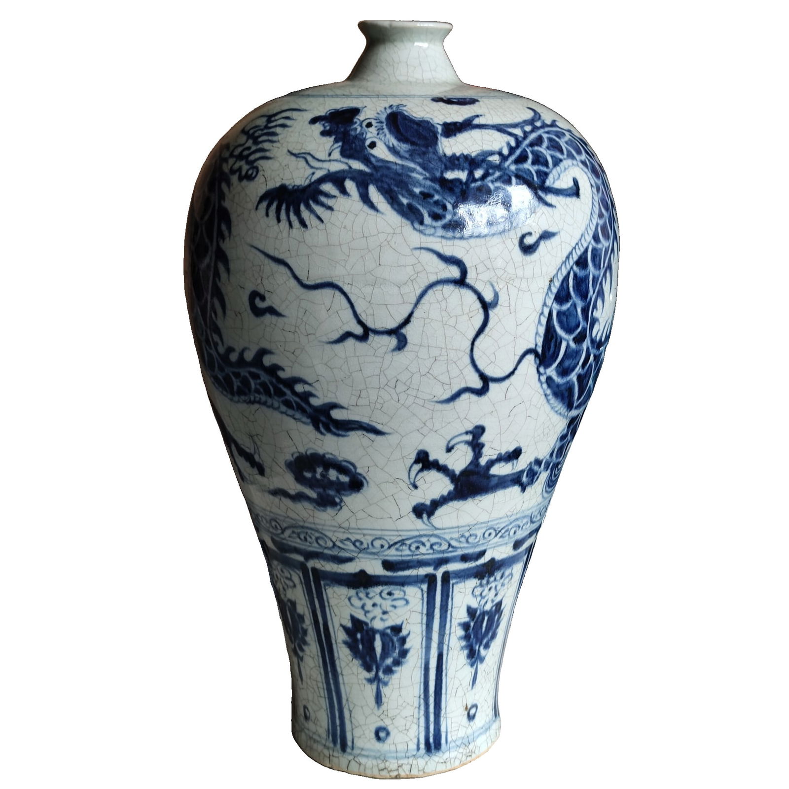 Blue and white dragon pattern plum vase (1 of 10)