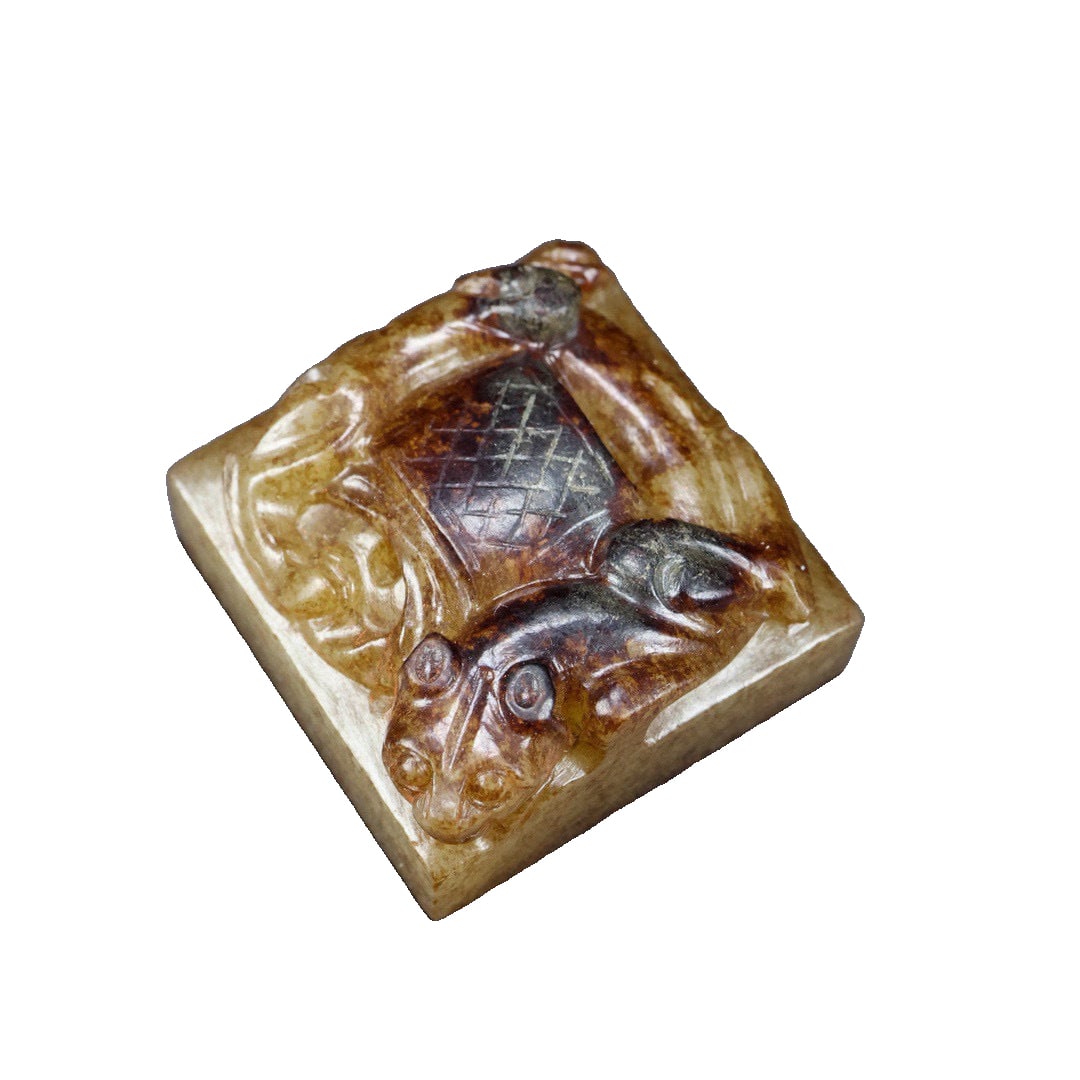 Hetian jade seed material, Kui dragon seal.: Hetian jade seed material, with a stamp of a dragon, the jade is oily and lustrous, the carving work is sharp, the patina is soft and gentle, the natural transition of color is smooth. It measures 2.7