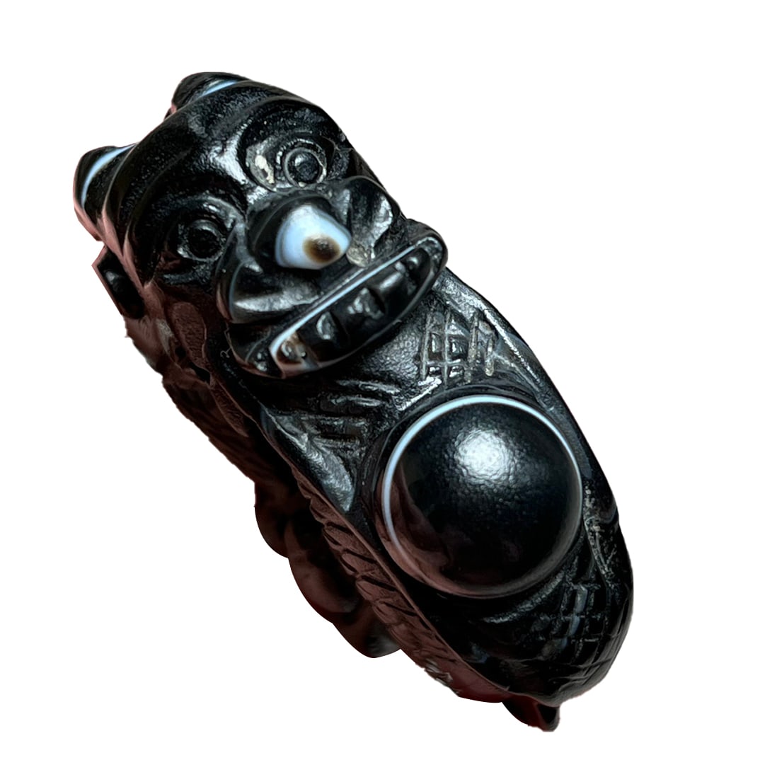 Heavenly Eye Divine Dragon Sky Bead: The size of the Heavenly Eye Divine Dragon Heavenly Bead is 46x16 millimeters, with clear and distinct weathering, and a thick, heavy, and delicate patina.