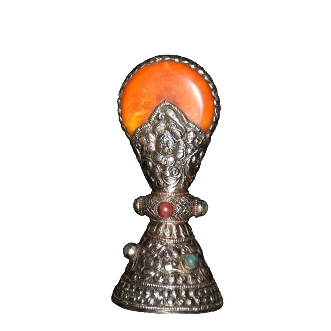 Copper inlaid with amber green tourmaline gemstone badge: Copper Inlaid Amber Green Gemstone Ornament Length: 6.5 cm Width: 6.5 cm Height: 15 cm Weight: around 240 grams