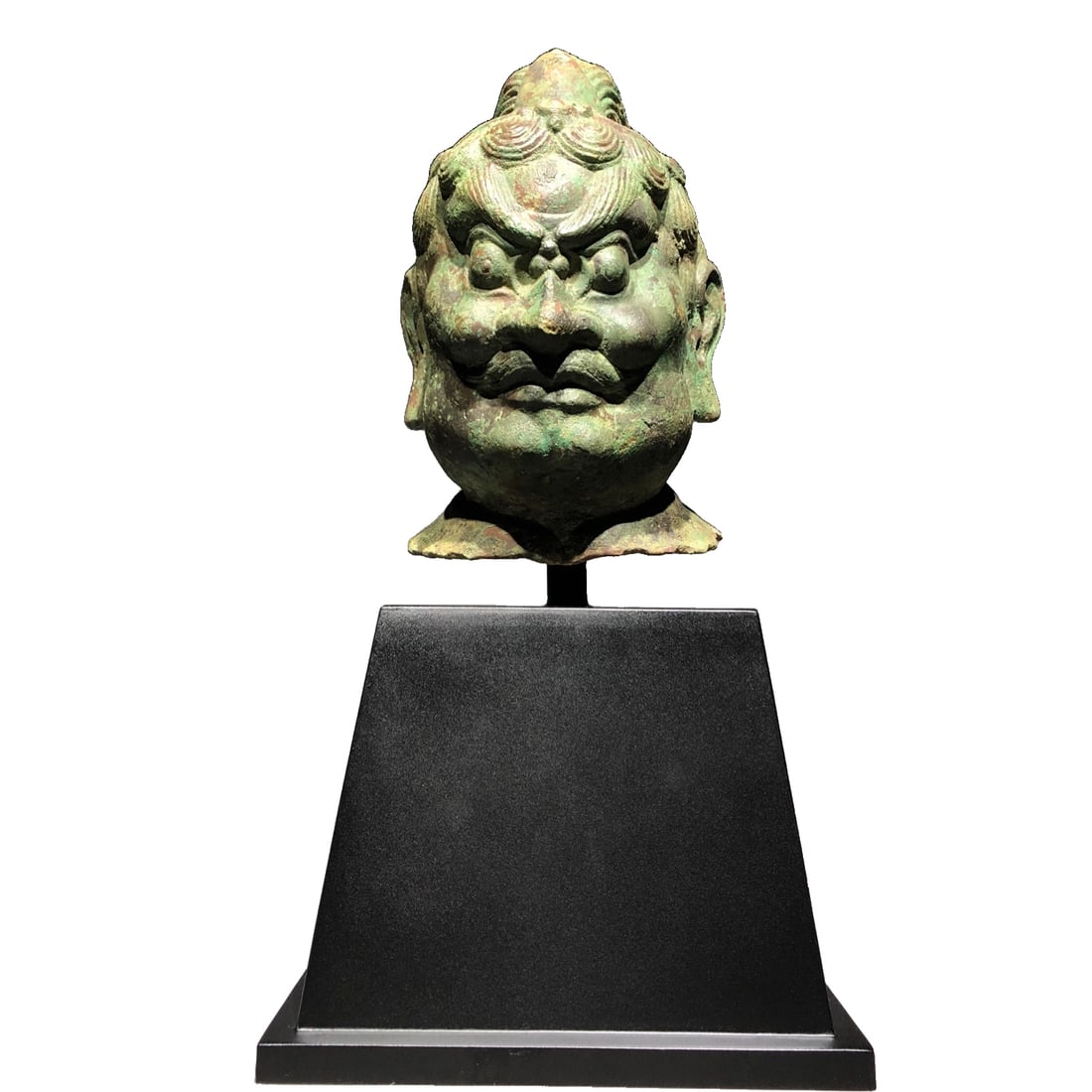 Tang Dynasty bronze statue of Guangmu Tianwang (1 of 10)