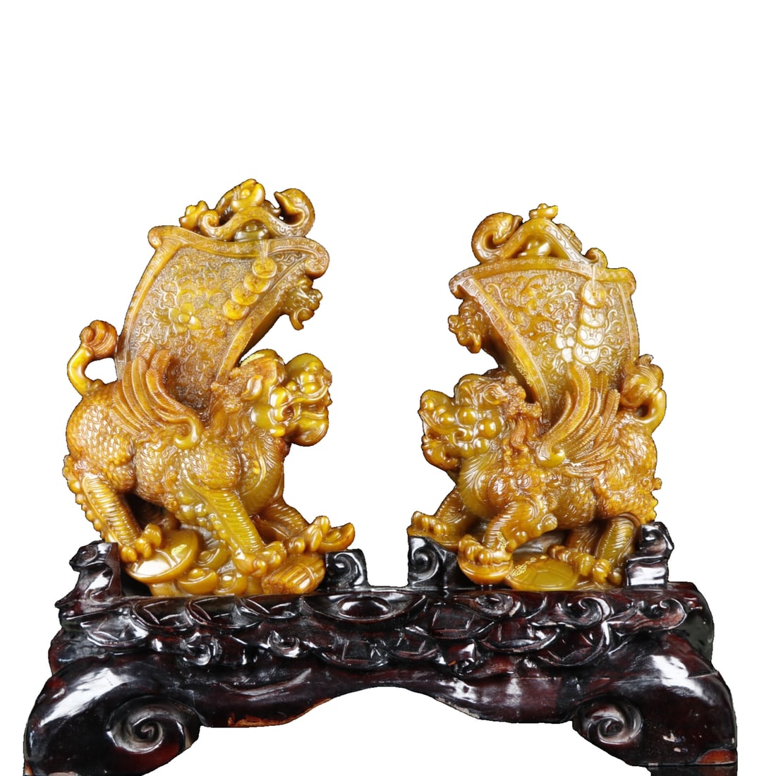 Field Yellow Stone (by Ding Jing) "Auspicious Beast Presenting Good Fortune" ornament: Fine Tianhuang stone sculpture (by Ding Jing) "Auspicious Beast Displaying Prosperity" ornament Dimensions: 45cm in height, 23cm in width, weighing 26.8 jin