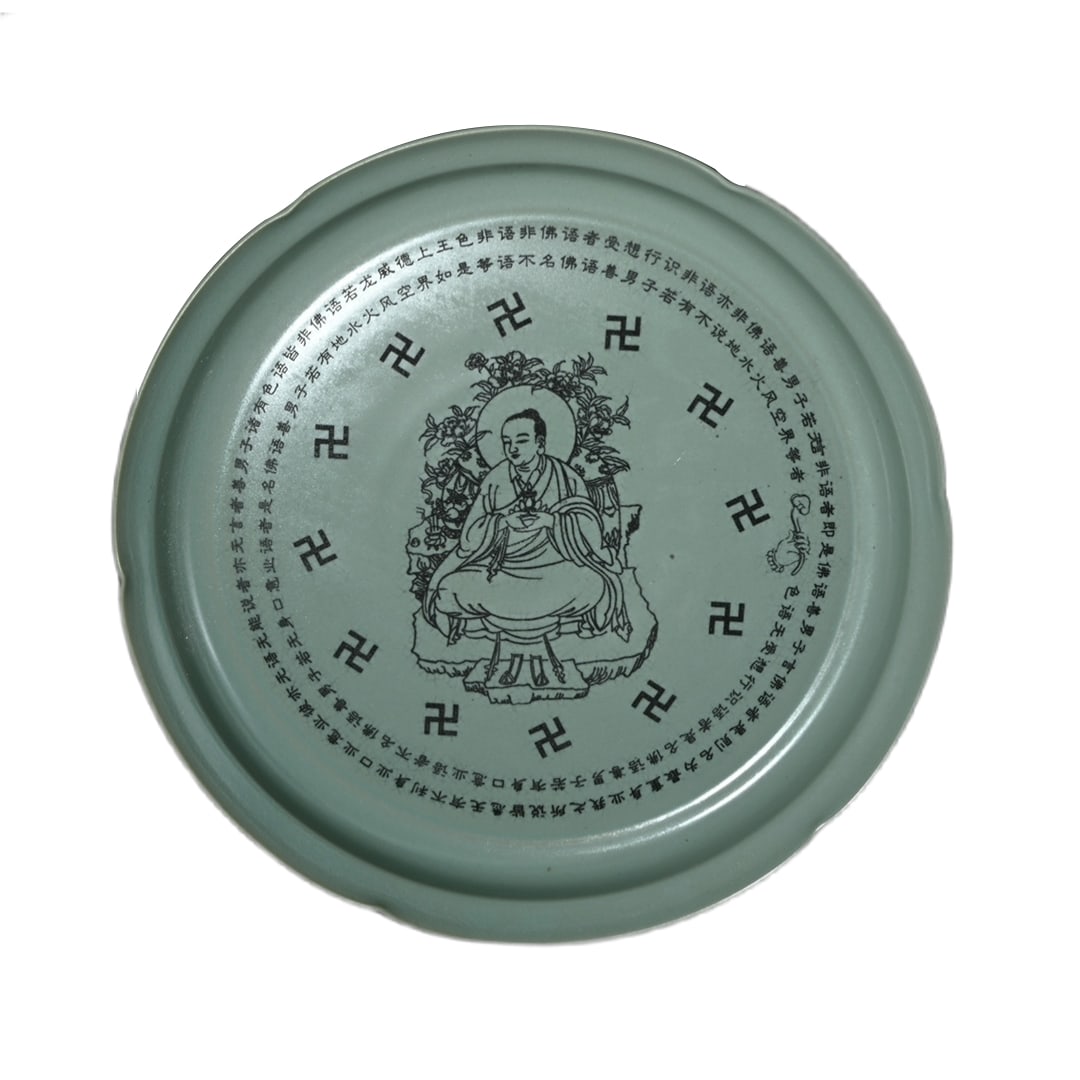 Song Ru kiln figure appreciation plate: This Song Ru kiln figure large plate measures 41.8 cm in diameter and 6.8 cm in height. The entire body is glazed with a warm and jade-like texture, presenting the typical Ru kiln celadon luster,