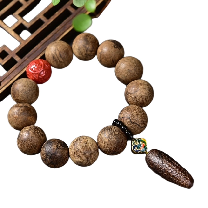 Agarwood bracelet (1 of 7)