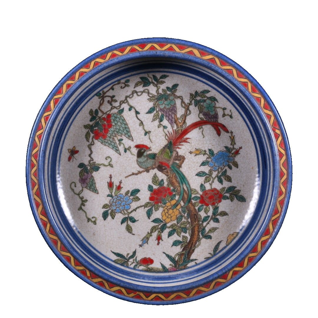 Ming Dynasty pen holder with grape pattern embroidery: This Ming Dynasty pen washer with grape motif is elegant and refined, with a diameter of 28.8 centimeters and a height of 7.8 centimeters. It is well-suited for use in a scholar's study. The surface