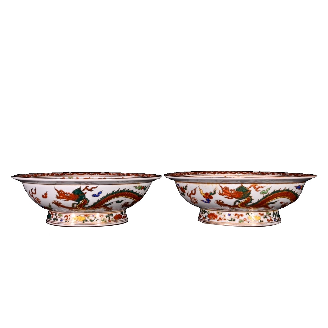 Ming Xuande famille rose gilt dragon fruit plate: This pair of Ming Dynasty Xuande period cloisonnE enameled and gilt dragon-patterned fruit plates, measuring 7 cm in height and 22.5 cm in diameter. The shape of the plate is broad and shallow, with