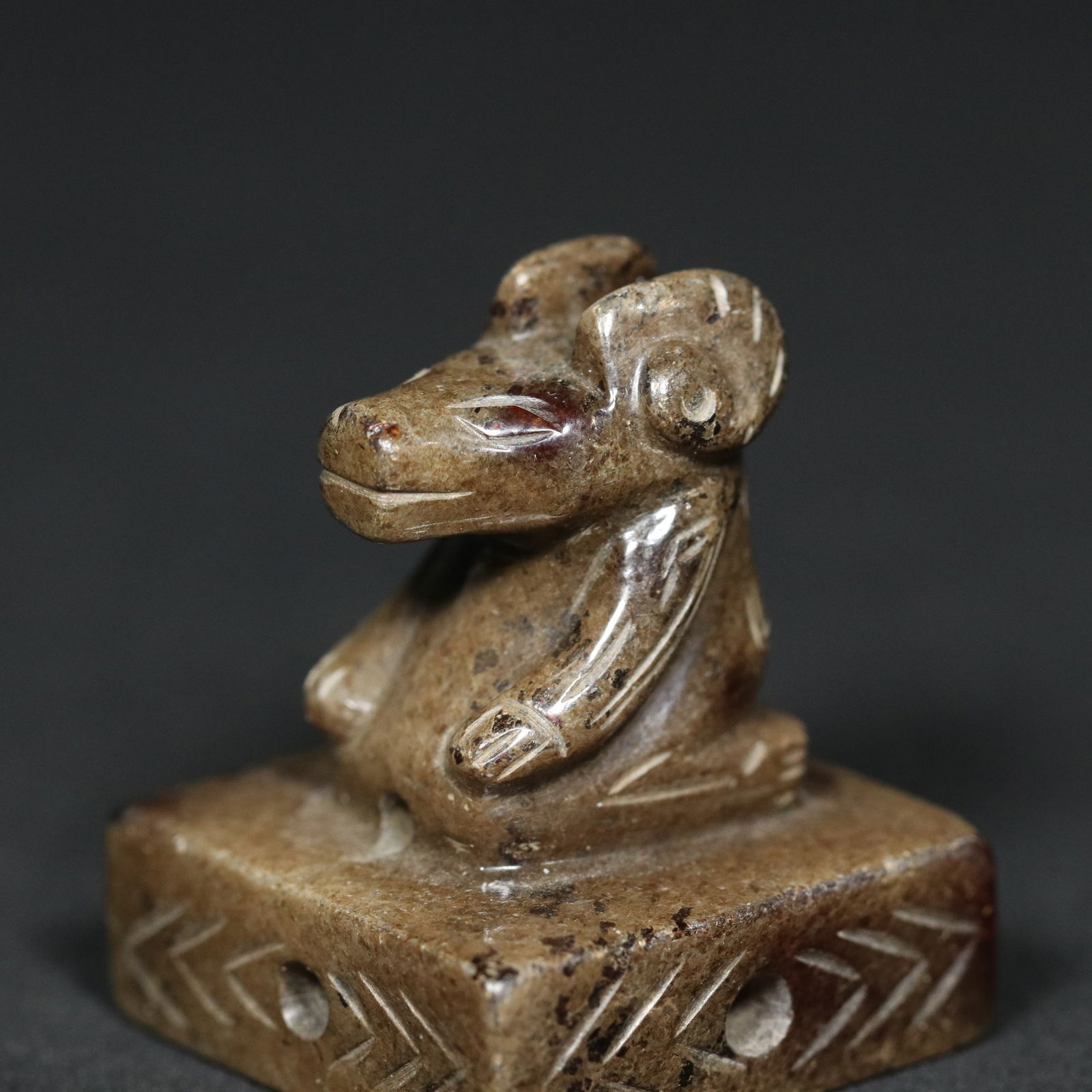 Old Hetian jade beast button, phoenix pattern, seal. - 7