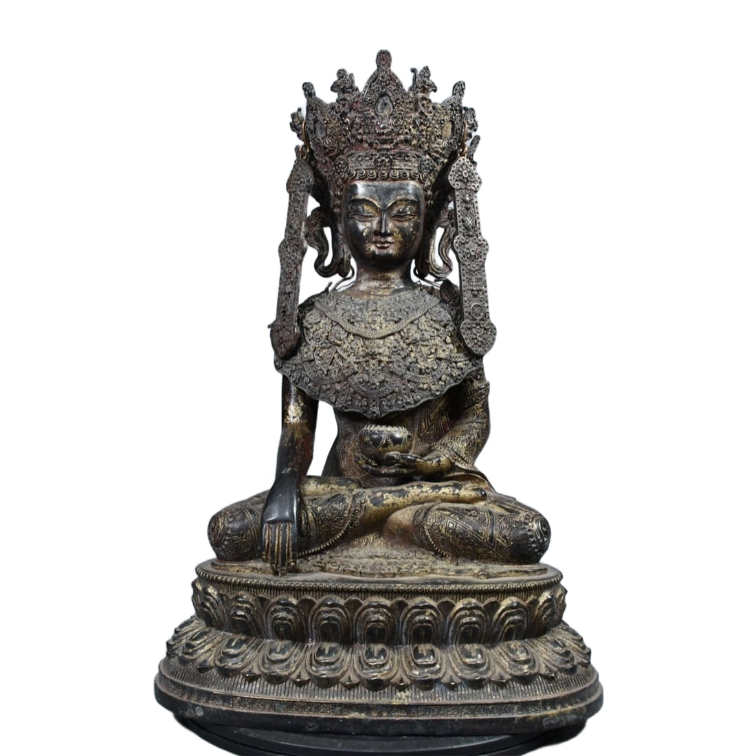 A copper statue of the awakened Buddha Shakyamuni. (1 of 10)