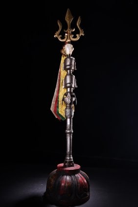 High-relief chiseled cold iron trident, a magic weapon to protect the house and ward off evilspirits (1 of 8)