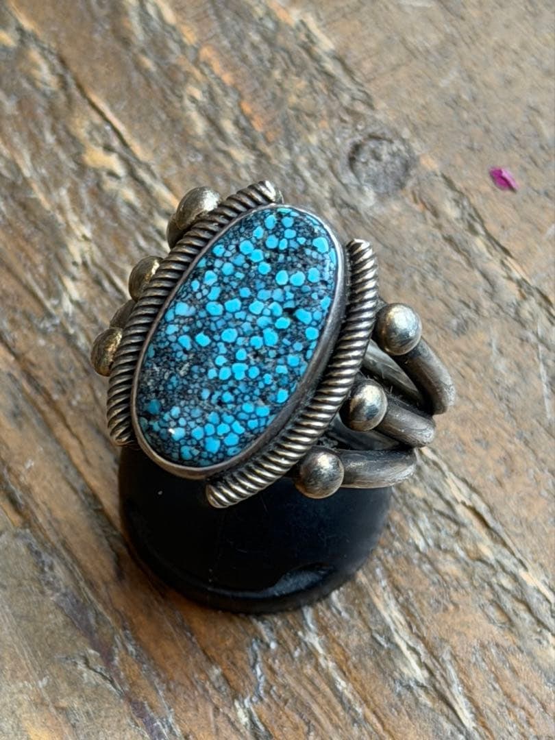 (Second-hand) Navajo Ivan Howard Turquoise Ring: Navajo artist Ivan Howard IH logo stamp Metal wire shank Turquoise ring Size 17 Simple yet impactful Vintage Navajo turquoise ring