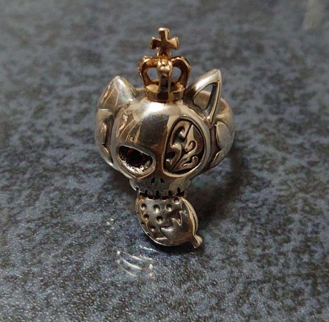 (Second-hand) T-KOO52 Butterfly Skull Ring: This is a T-KOO52 (Teco Fifty Two) Butterfly Skull Ring. The ring is made of 925 sterling silver and is a size 17. The main design of the ring features a butterfly skull holding a strawberry in its