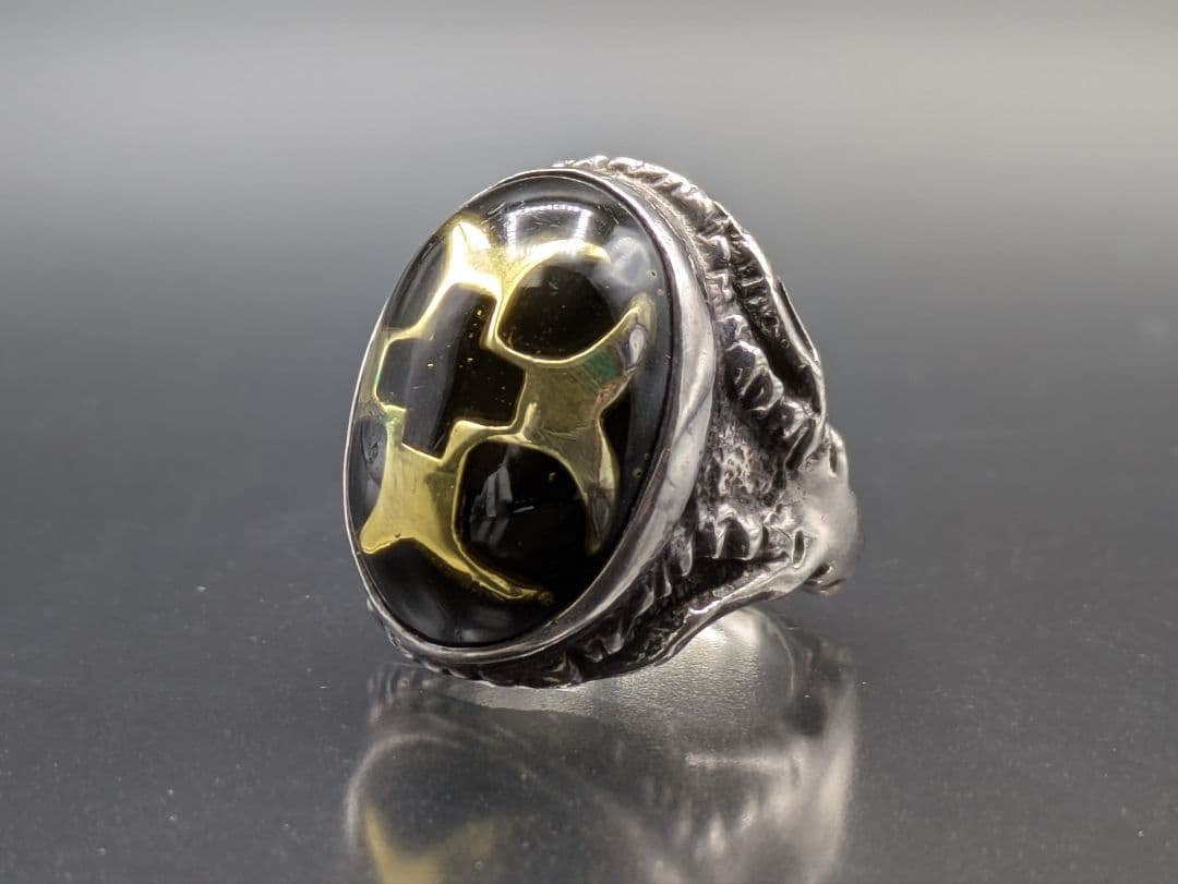 (Second-hand) Alex Streeter Crusader Cross Angel Heart Ring: Alex Streeter's Black Crusader Cross Angel Heart Ring, never worn. As you can see, this ring is quite old with noticeable signs of wear. According to the consignor, this ring was purchased in a store