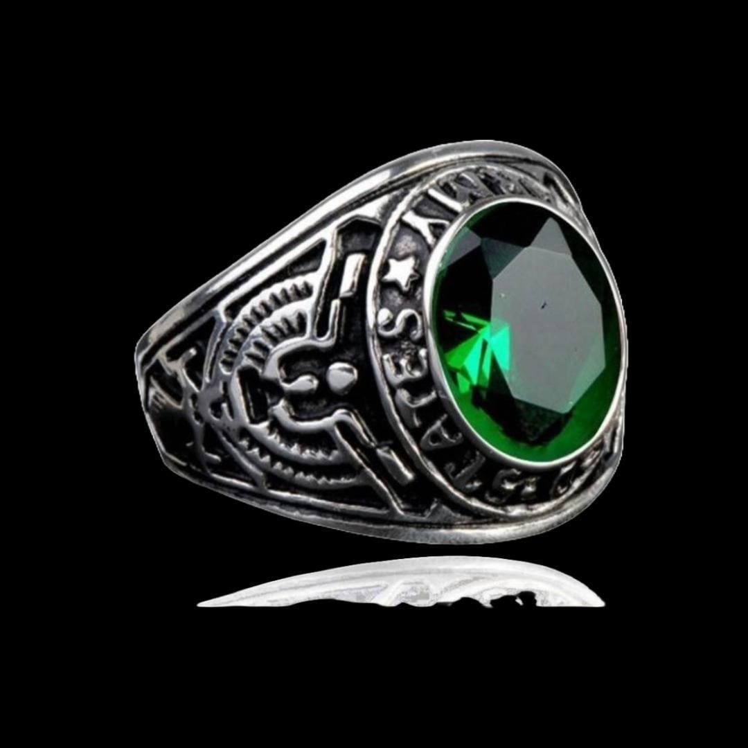 (Second-hand) green ring, size 20: This ring is unisex! Color: Black. Material: Alloy. Size: 20.