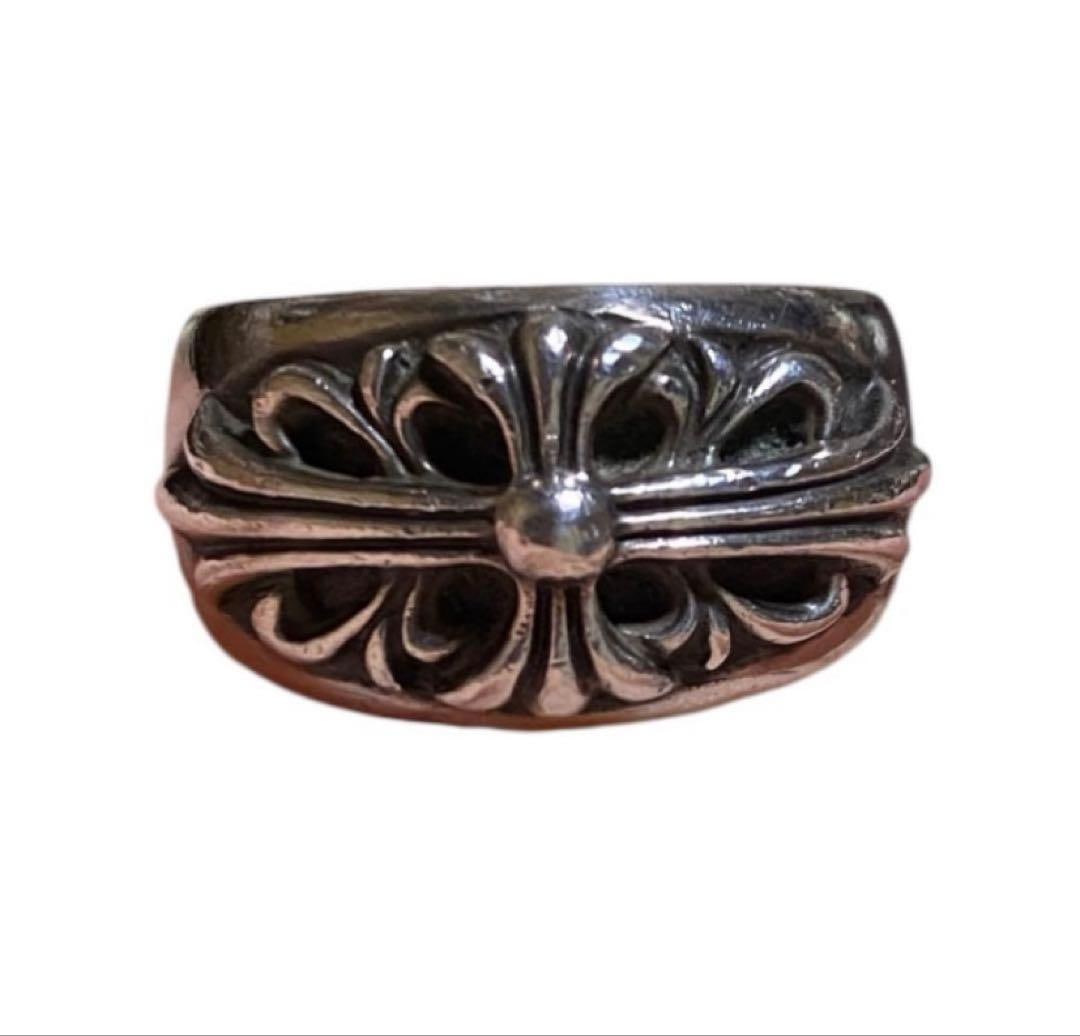 (Second-hand) Chrome Hearts Silver Floral Cross Ring: Chrome Hearts Floral Cross Ring. This is an authentic product purchased at the Chrome Hearts Ginza flagship store. Comes with original receipt, silver jewelry cleaning cloth, and ring pouch (all items